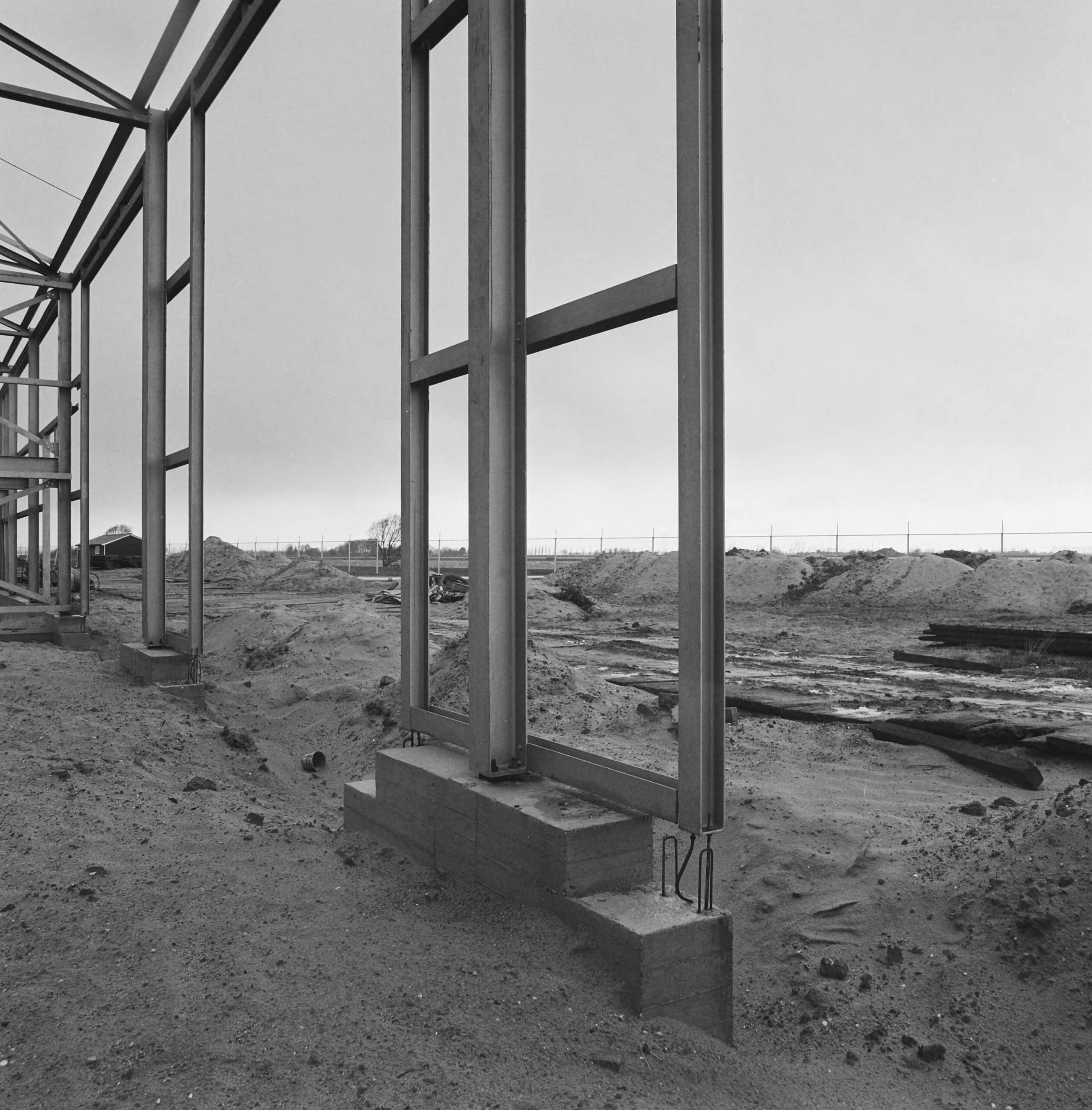 Fotocollectie Nederlandse Heidemaatschappij — Kampen. Bouw staaltconstructie t.b.v. N.P.C. — Foto: Fotograaf Onbekend / Heidemij. Licentie: Set B: Rechtenvrij / Publiek Domein. Bron: Nationaal Archief. http://hdl.handle.net/10648/ae83249c-d0b4-102d-bcf8-003048976d84