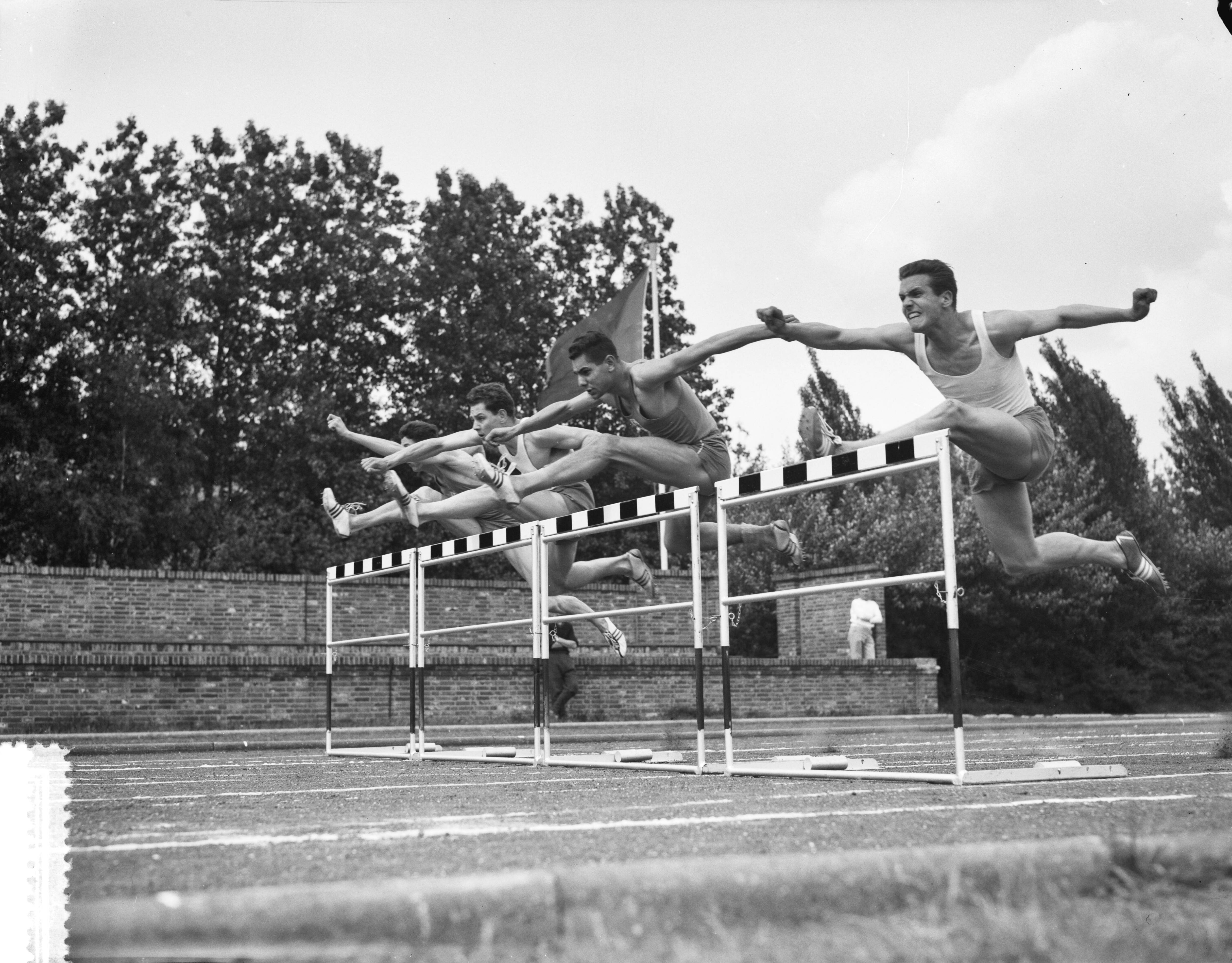 Fotocollectie Anefo — Atletiek. Nederland tegen Frankrijk in Den Haag . 100 meter horden, van rechts Kamerbeek, Chardel (Frankrijk) en anderen — Foto: Bilsen, Joop van / Anefo. Licentie: Set B: Rechtenvrij / Publiek Domein. Bron: Nationaal Archief. http://hdl.handle.net/10648/a949e4de-d0b4-102d-bcf8-003048976d84
