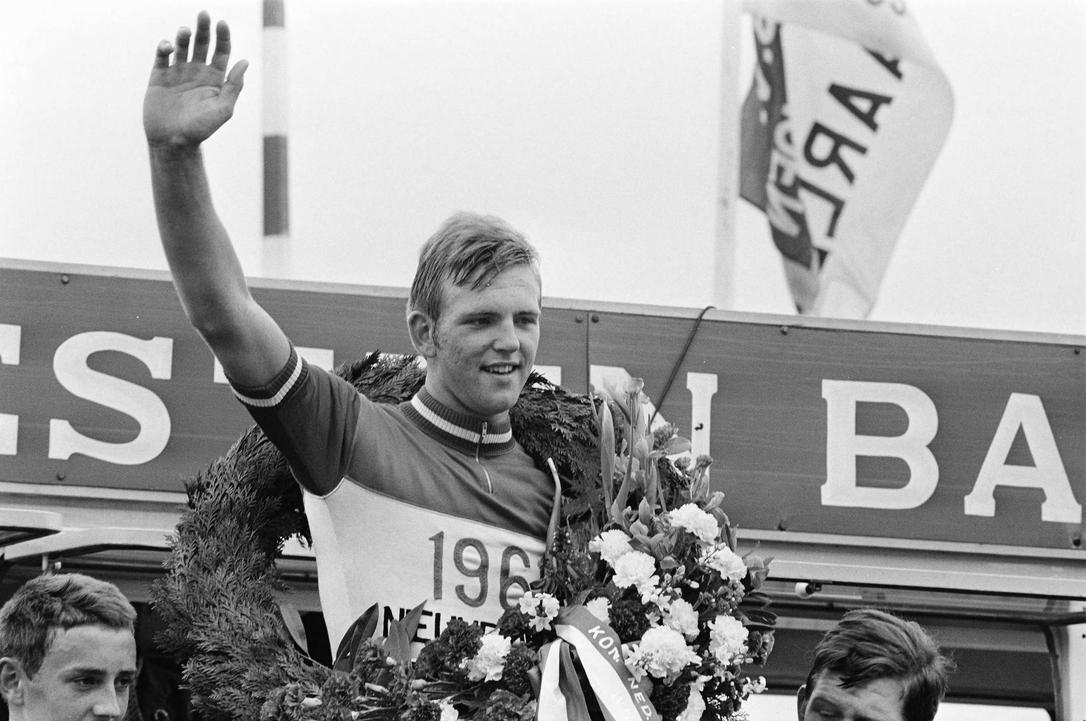 Nederlands Kampioenschap Wielrennen voor Nieuwelingen te Zandvoort — De kampioen Poppe — Foto: Fotograaf Onbekend / Anefo. Licentie: Set B: Rechtenvrij / Publiek Domein. Bron: Nationaal Archief. http://hdl.handle.net/10648/ab728ce8-d0b4-102d-bcf8-003048976d84