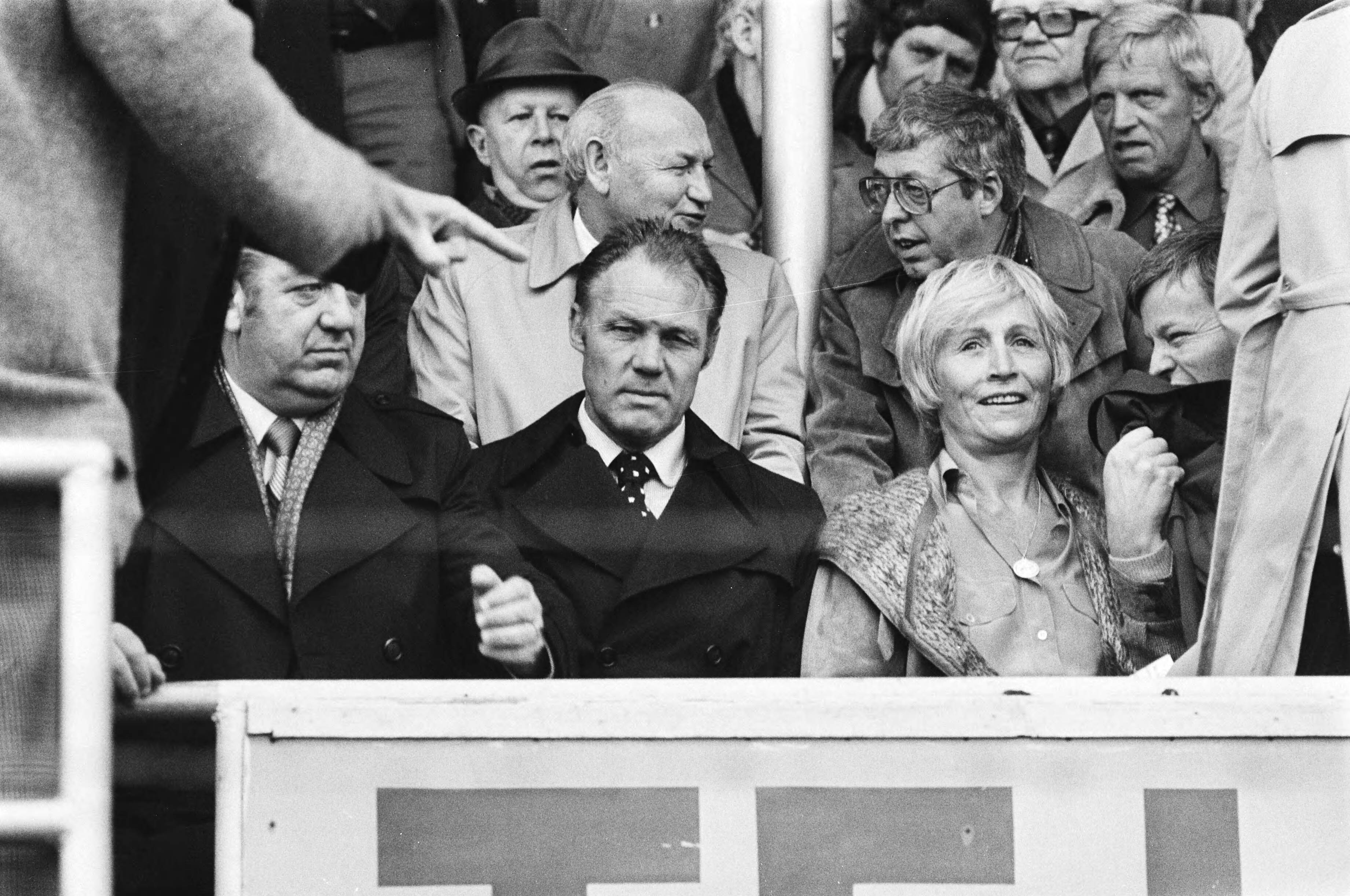 Fotocollectie Anefo — Volendam tegen PSV 1-2, ex-trainer Rinus Michels op de tribune — Foto: Croes, Rob C. / Anefo. Licentie: Set B: Rechtenvrij / Publiek Domein. Bron: Nationaal Archief. http://hdl.handle.net/10648/acbe1a5e-d0b4-102d-bcf8-003048976d84