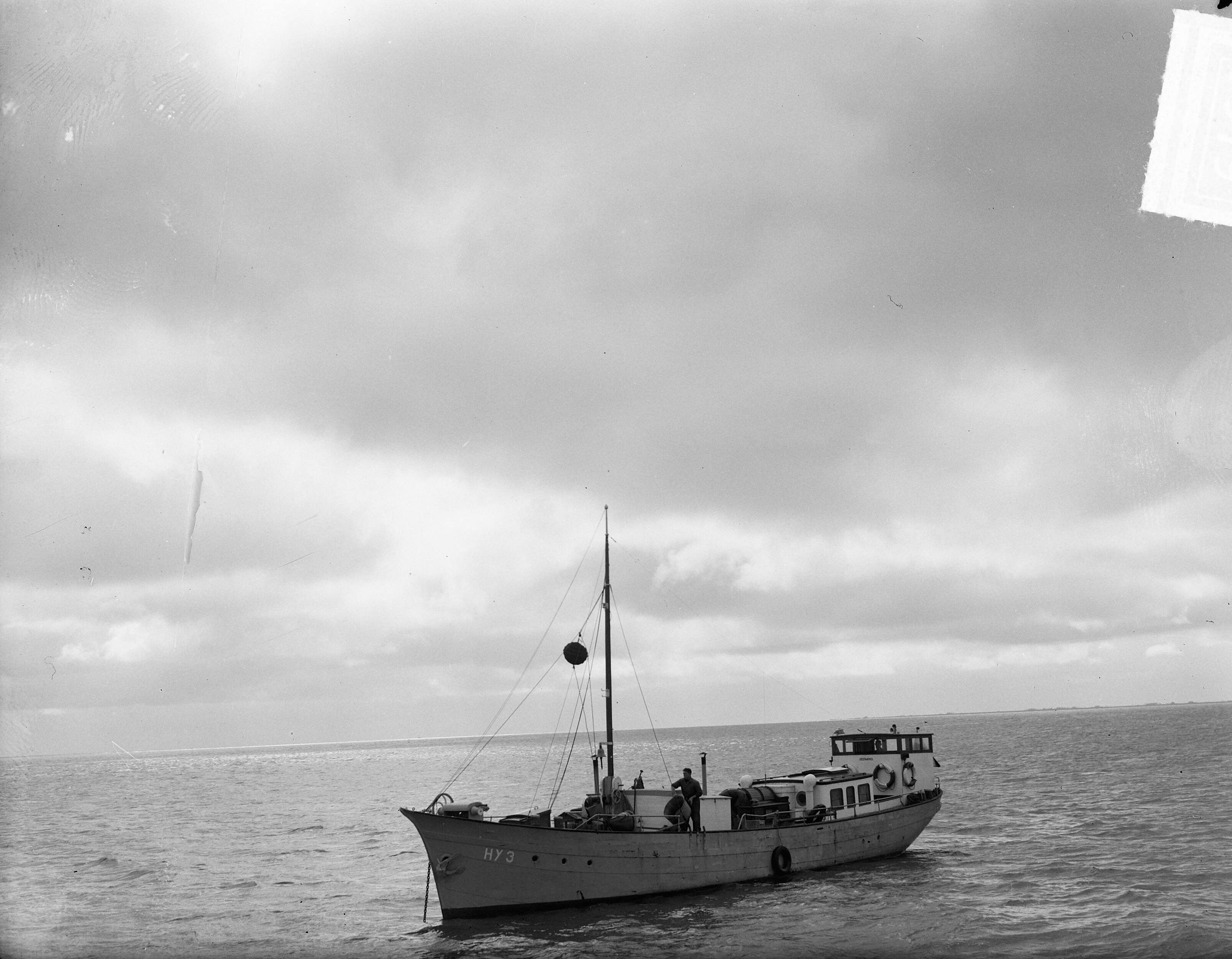 Fotocollectie Anefo — Tocht met de "Zeefakkel" vanuit Zoutkamp — Foto: Merk, Ben / Anefo. Licentie: Set B: Rechtenvrij / Publiek Domein. Bron: Nationaal Archief. http://hdl.handle.net/10648/a8c6a43e-d0b4-102d-bcf8-003048976d84