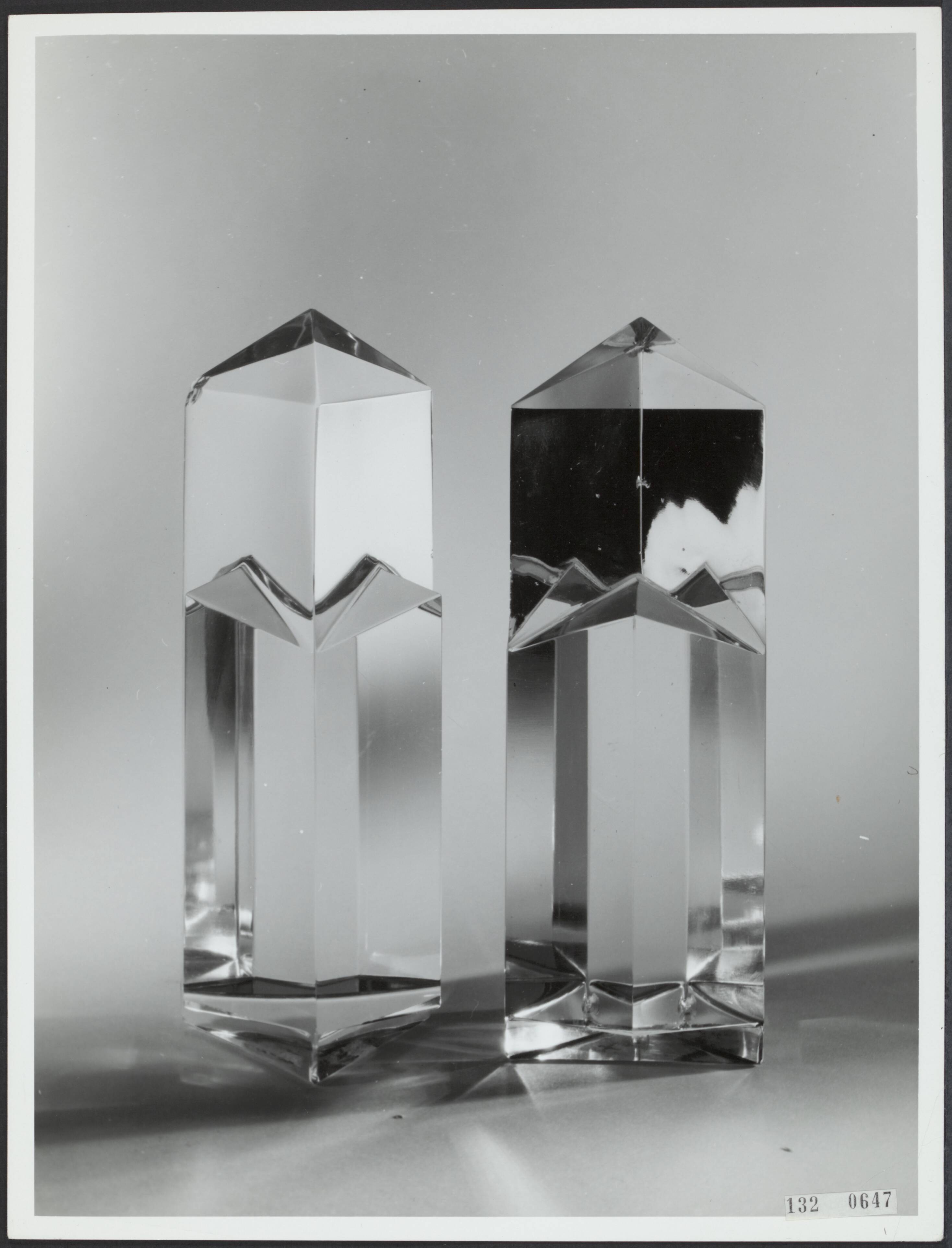 Fotocollectie Rijksvoorlichtingsdienst Eigen — Prisma's (ca. 1922) van de architect H.P. Berlage uit de collectie van het Haags Gemeentemuseum — Foto: Gemeentemuseum Den Haag. Licentie: Set B: Rechtenvrij / Publiek Domein. Bron: Nationaal Archief. http://hdl.handle.net/10648/af547402-d0b4-102d-bcf8-003048976d84