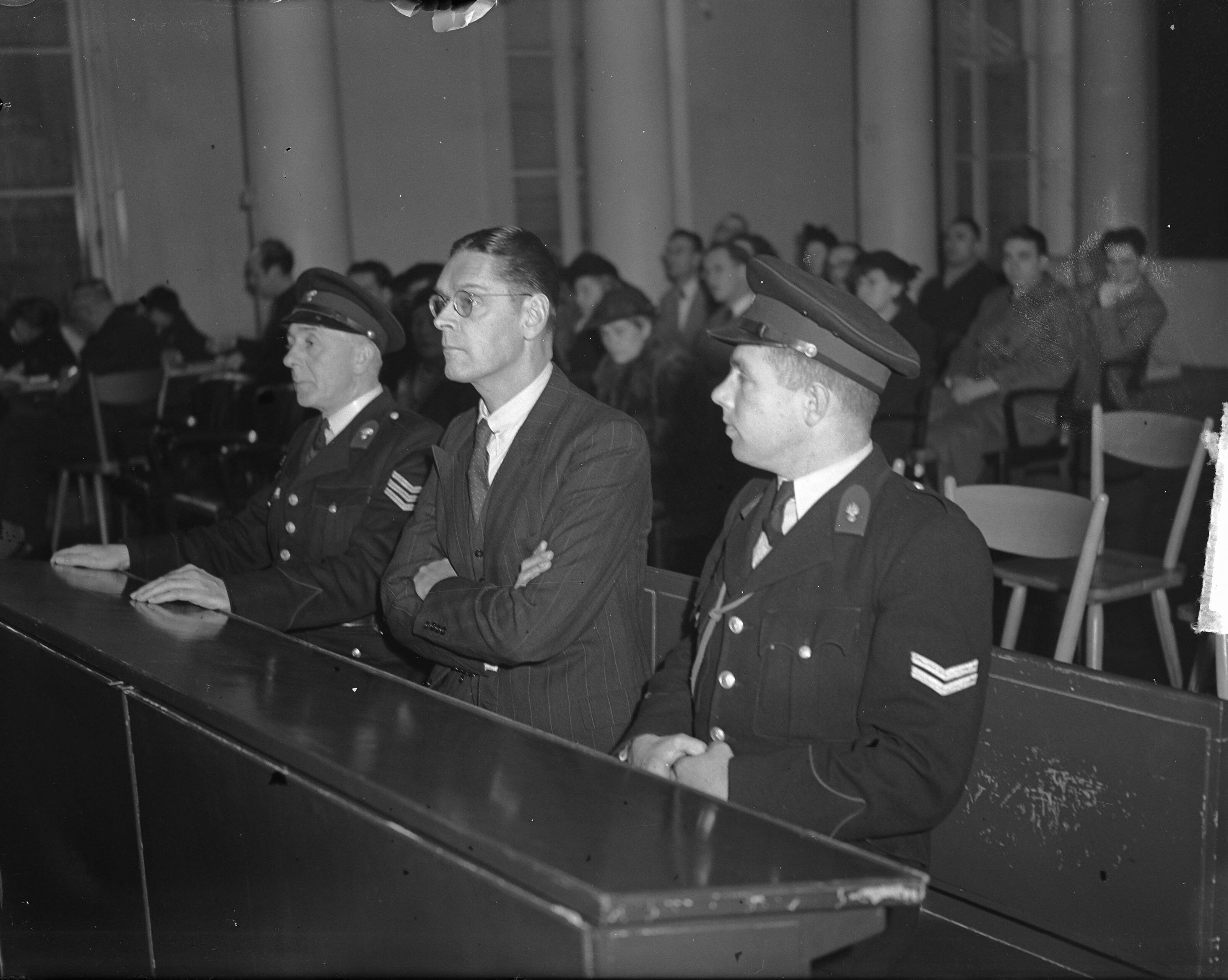 Fotocollectie Anefo — Professor Goedewaagen voor het Gerecht — Foto: Averink, […] / Anefo. Licentie: Set B: Rechtenvrij / Publiek Domein. Bron: Nationaal Archief. http://hdl.handle.net/10648/a8c08108-d0b4-102d-bcf8-003048976d84