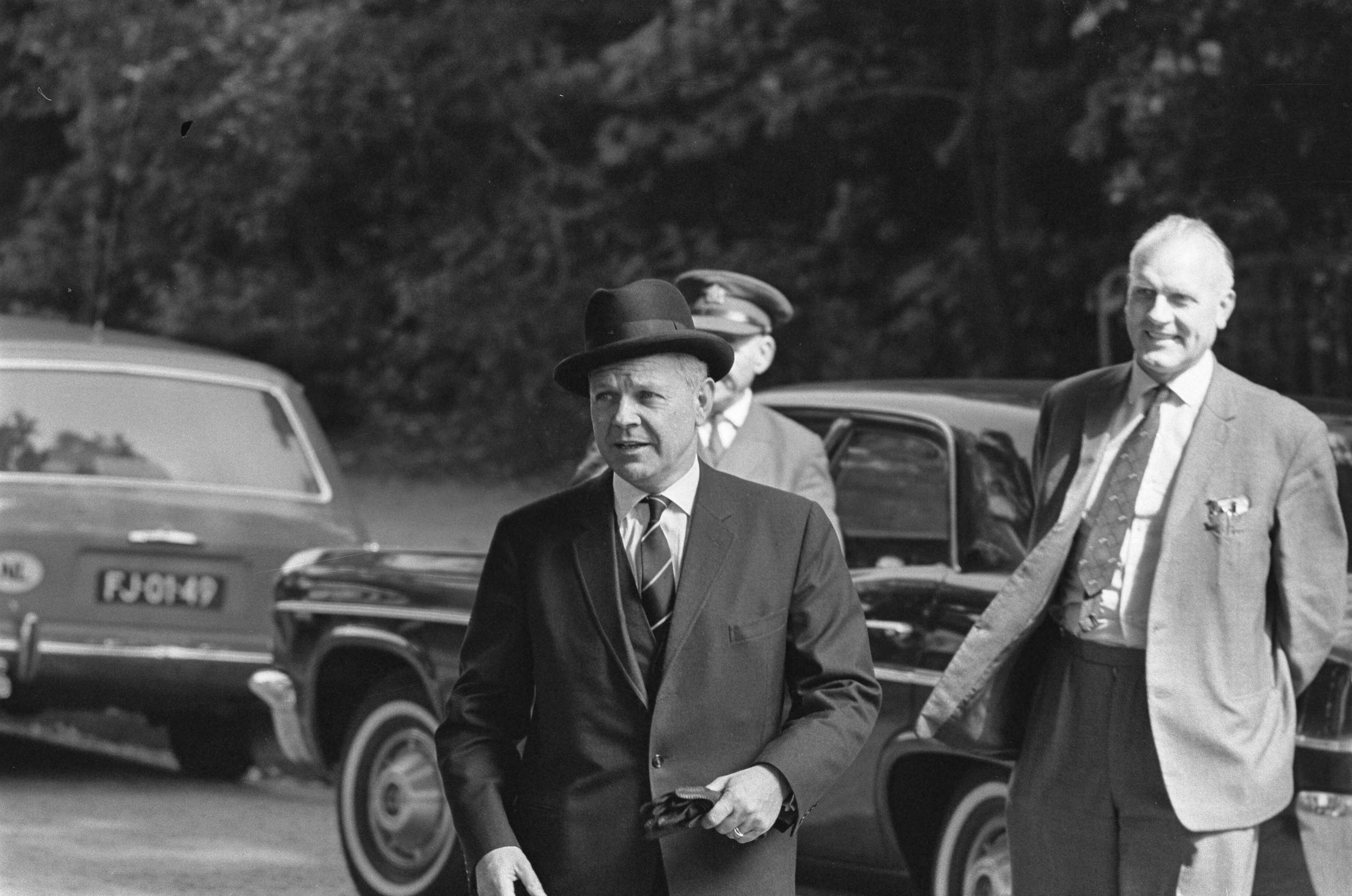 Fotocollectie Anefo — Chinese legatie te Den Haag , de heer Van Tiel — Foto: Kroon, Ron / Anefo. Licentie: Set B: Rechtenvrij / Publiek Domein. Bron: Nationaal Archief. http://hdl.handle.net/10648/aaf5cb18-d0b4-102d-bcf8-003048976d84