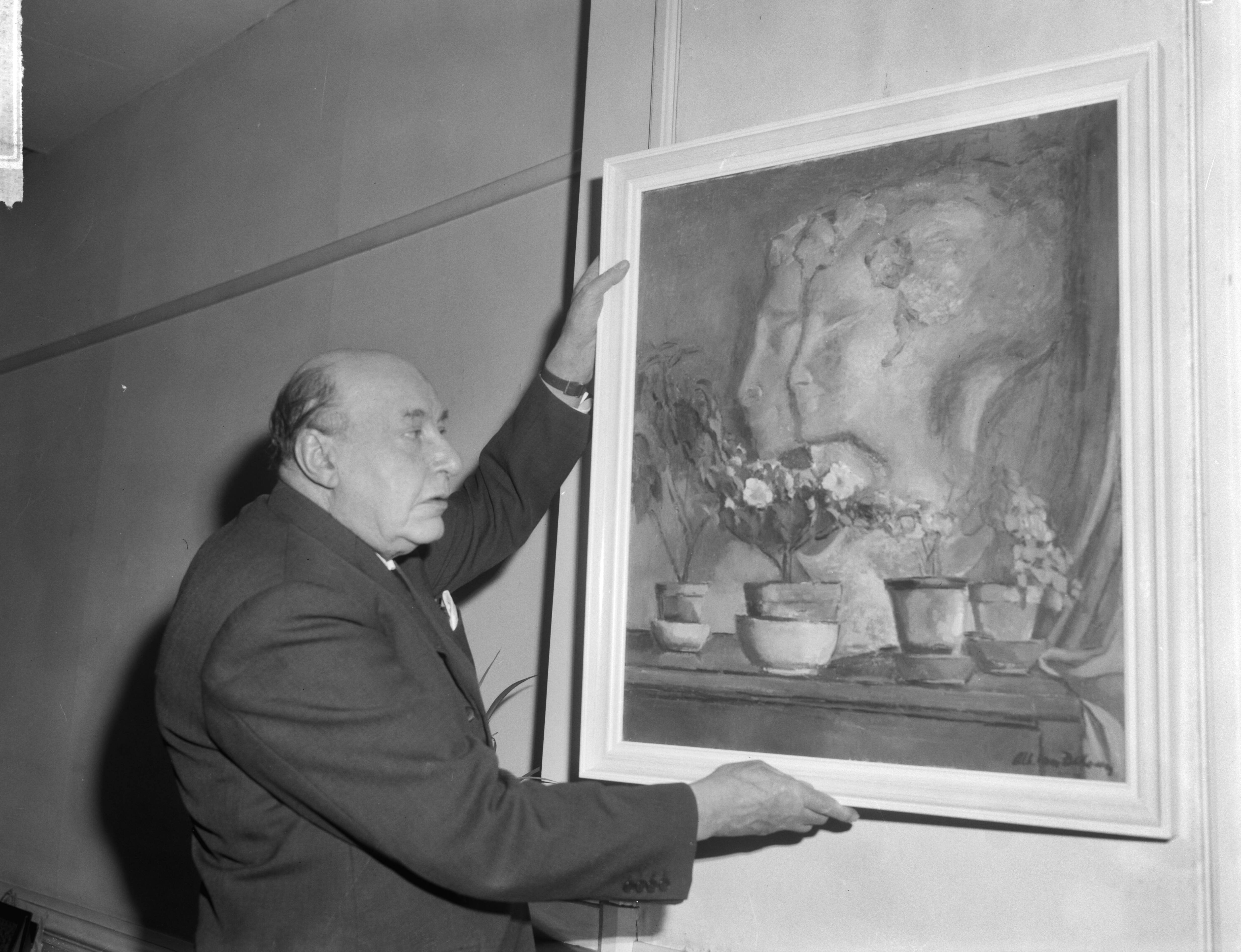 Fotocollectie Anefo — Schilderijenexpositie van acteur Albert van Dalsum in Den Haag, Van Dalsum aan het inrichten — Foto: Bilsen, Joop van / Anefo. Licentie: Set B: Rechtenvrij / Publiek Domein. Bron: Nationaal Archief. http://hdl.handle.net/10648/aa94a090-d0b4-102d-bcf8-003048976d84