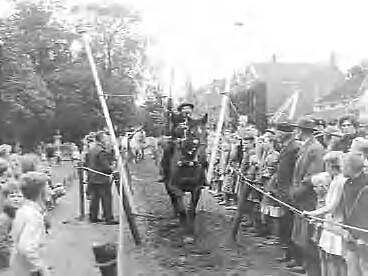 Fotocollectie Anefo — Ringrijderij in Middelburg om het kampioenschap van Nederland — Foto: Noske, J.D. / Anefo. Licentie: Set B: Rechtenvrij / Publiek Domein. Bron: Nationaal Archief. http://hdl.handle.net/10648/a96789a8-d0b4-102d-bcf8-003048976d84
