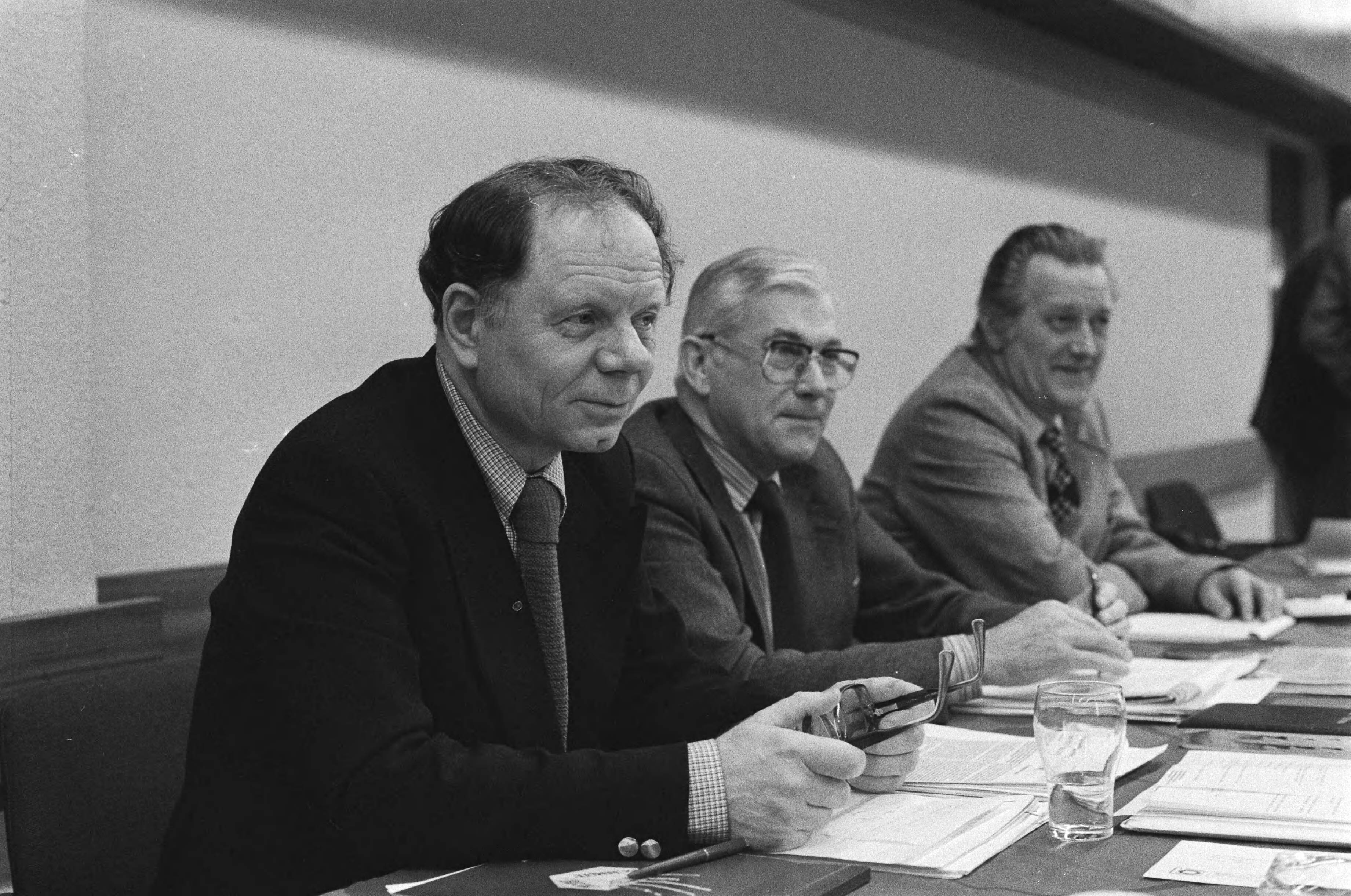 Fotocollectie Anefo — In Utrecht vergaderde de Hout en Bouwbonden van FNV, Leo Brouwer vice-voorzitter, Jan Pot secretaris — Foto: Dijk, Hans van / Anefo. Licentie: Set B: Rechtenvrij / Publiek Domein. Bron: Nationaal Archief. http://hdl.handle.net/10648/acee8554-d0b4-102d-bcf8-003048976d84