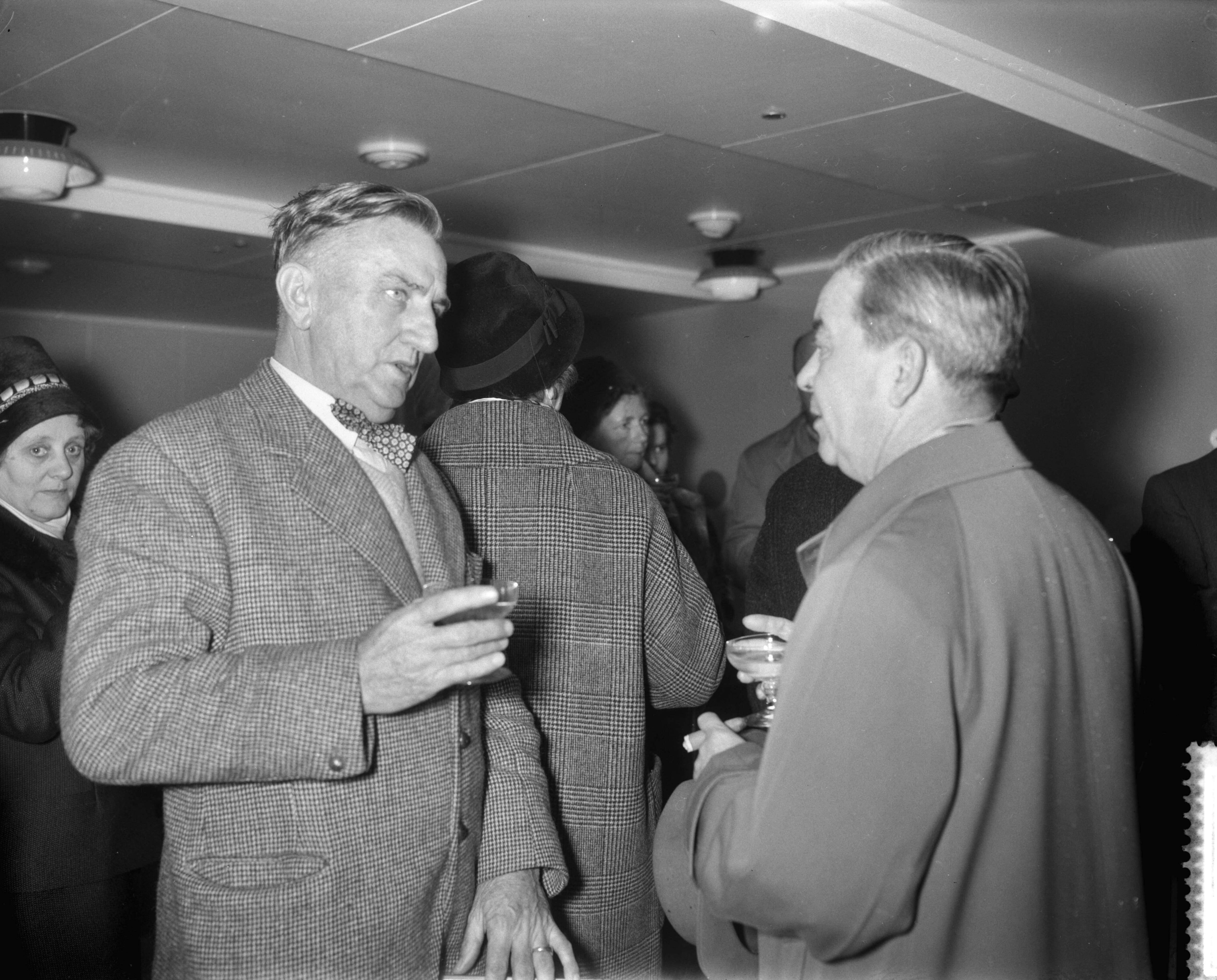 Fotocollectie Anefo — Overdracht schip bij de Zaanlandse Scheepsbouw Maatschappij te Zaandam — Foto: Bilsen, Joop van / Anefo. Licentie: Set B: Rechtenvrij / Publiek Domein. Bron: Nationaal Archief. http://hdl.handle.net/10648/a9bf7f32-d0b4-102d-bcf8-003048976d84