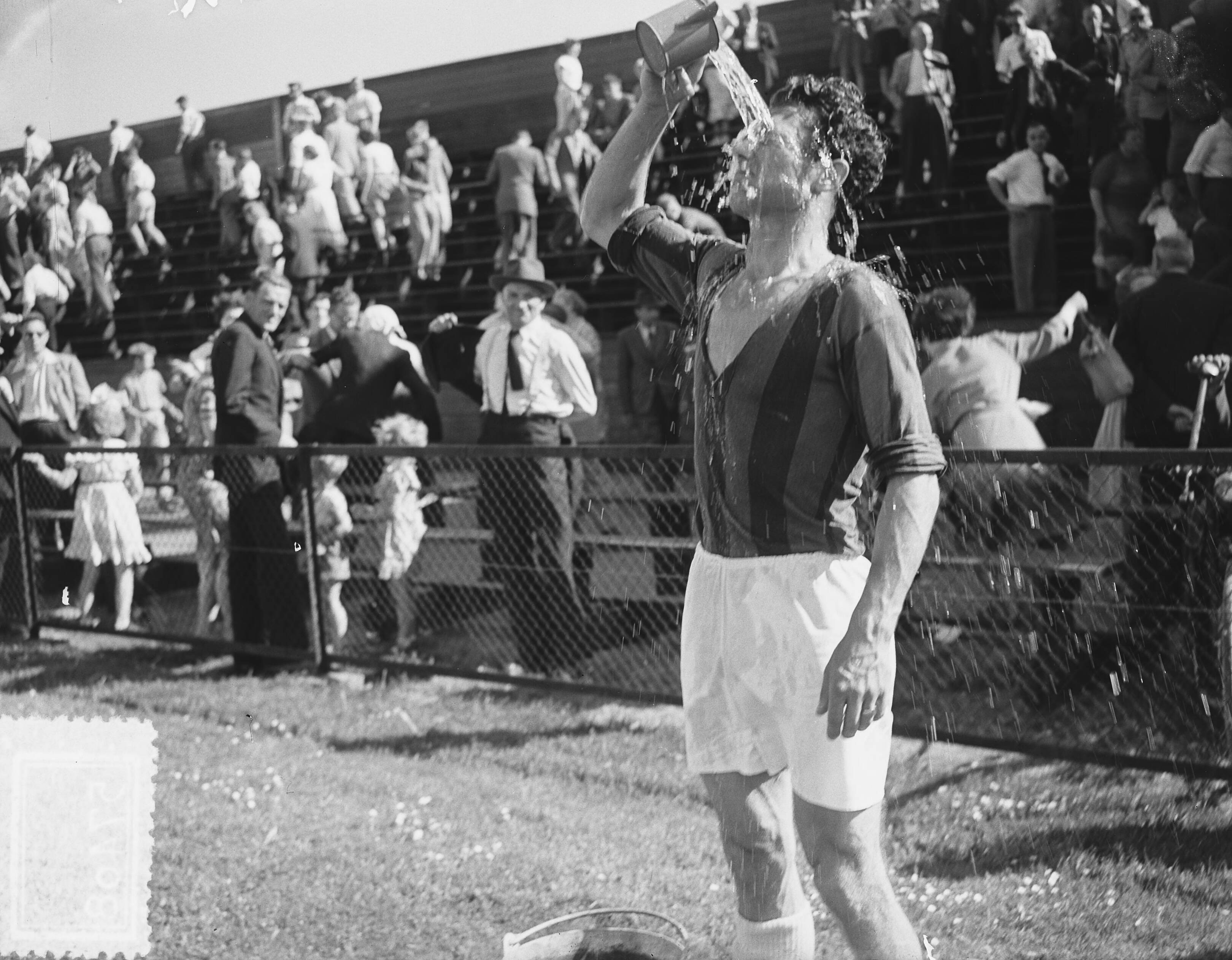 Fotocollectie Anefo — Voetbal. RCH tegen Sneek 3-3. Spelmoment — Foto: Duinen, H. van / Anefo. Licentie: Set B: Rechtenvrij / Publiek Domein. Bron: Nationaal Archief. http://hdl.handle.net/10648/a90c8918-d0b4-102d-bcf8-003048976d84
