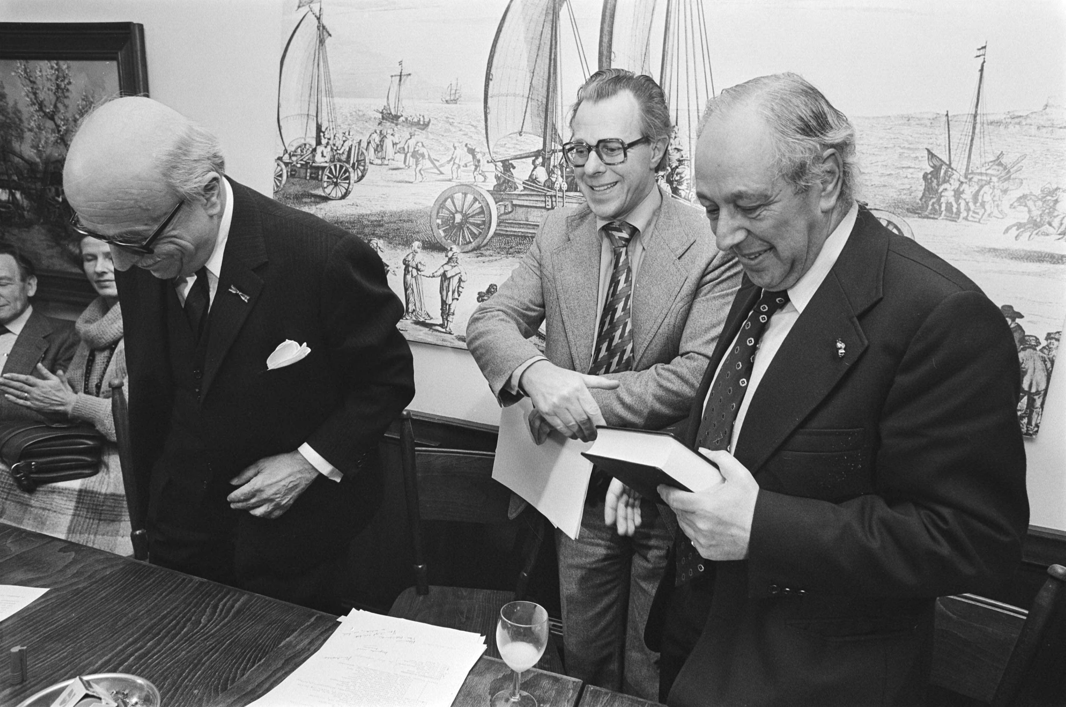 Fotocollectie Anefo — Prof. Belinfante presenteert boek "In plaats van bijltjesdag" ( Den Haag ); prof. Belinfante (kop — Foto: Croes, Rob C. / Anefo. Licentie: Set B: Rechtenvrij / Publiek Domein. Bron: Nationaal Archief. http://hdl.handle.net/10648/acc164ac-d0b4-102d-bcf8-003048976d84