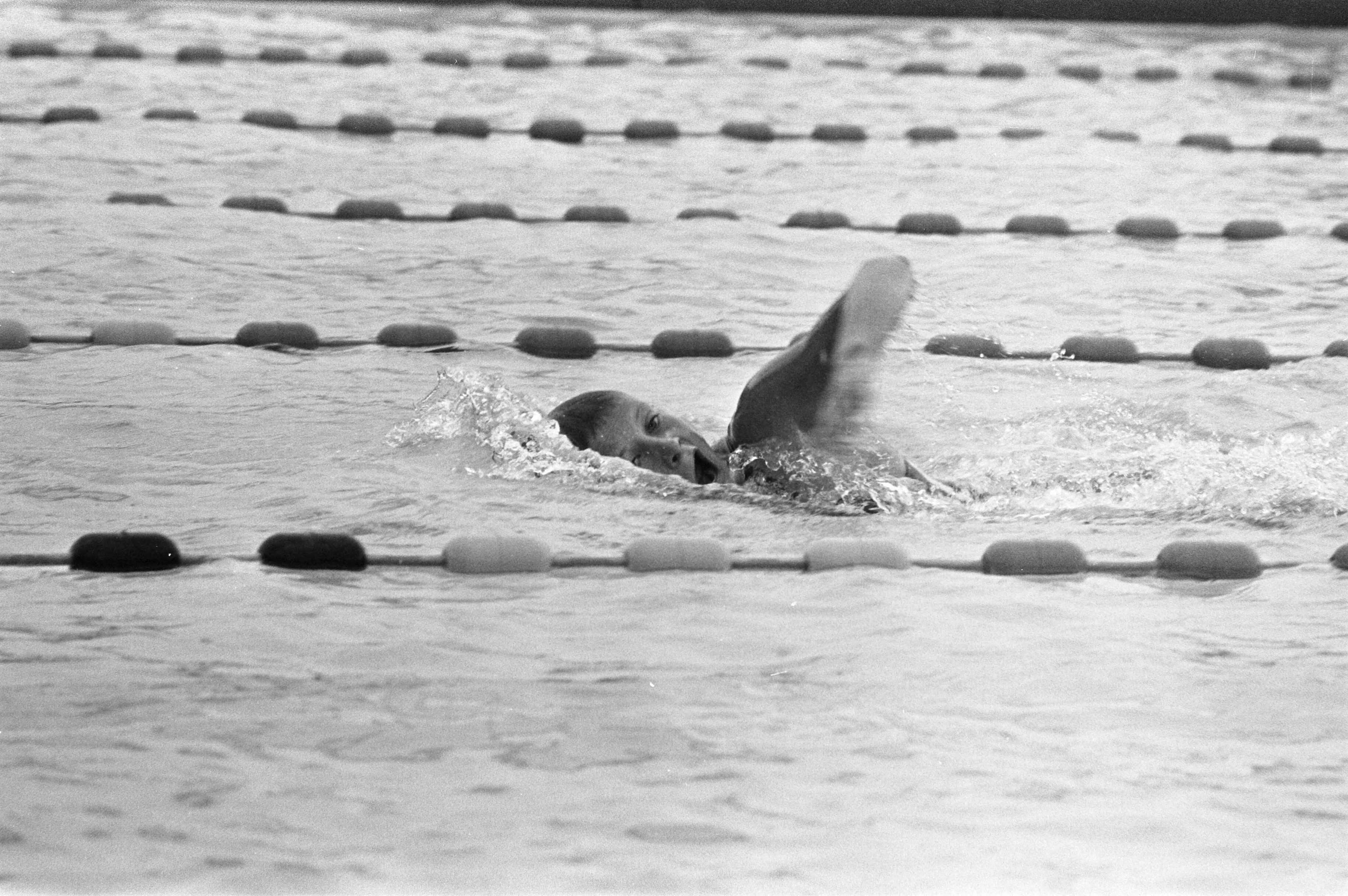 Fotocollectie Anefo — Nationale kampioenschappen zwemmen, Leeuwarden — Foto: Verhoeff, Bert / Anefo. Licentie: Set B: Rechtenvrij / Publiek Domein. Bron: Nationaal Archief. http://hdl.handle.net/10648/ab9cdb42-d0b4-102d-bcf8-003048976d84
