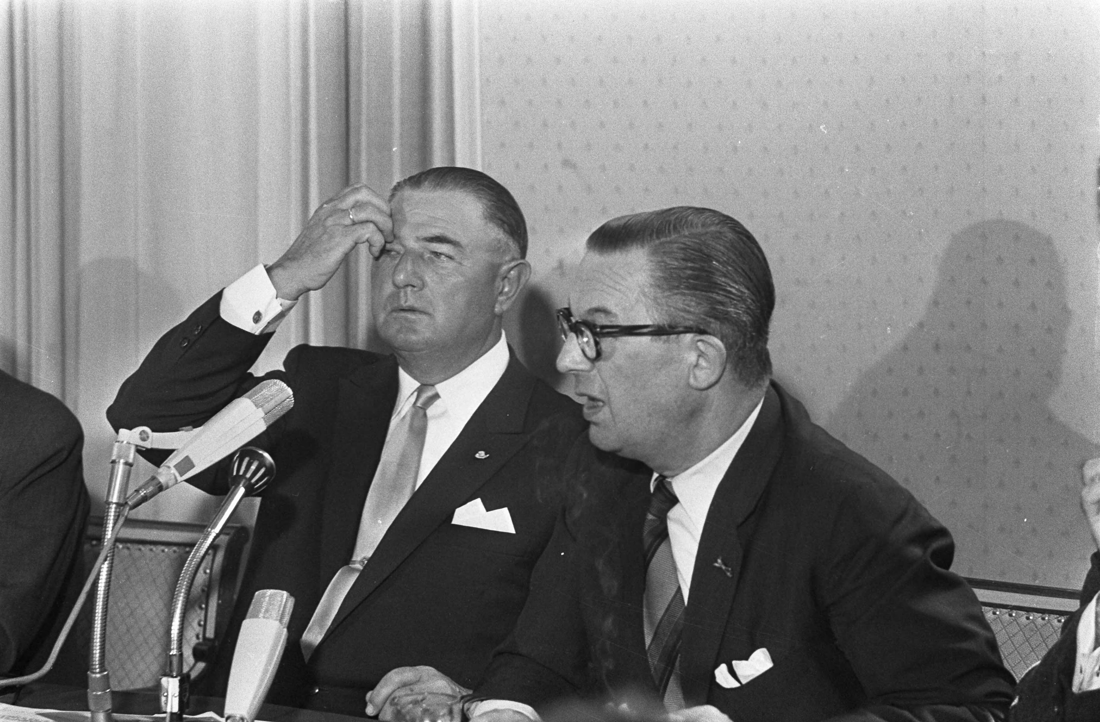 Fotocollectie Anefo — Persconferentie Verolme-NDSM in Den Haag . Dhr. Verolme (links) en dhr. Goedkoop (NDSM) — Foto: Kroon, Ron / Anefo. Licentie: Set B: Rechtenvrij / Publiek Domein. Bron: Nationaal Archief. http://hdl.handle.net/10648/ab467eaa-d0b4-102d-bcf8-003048976d84
