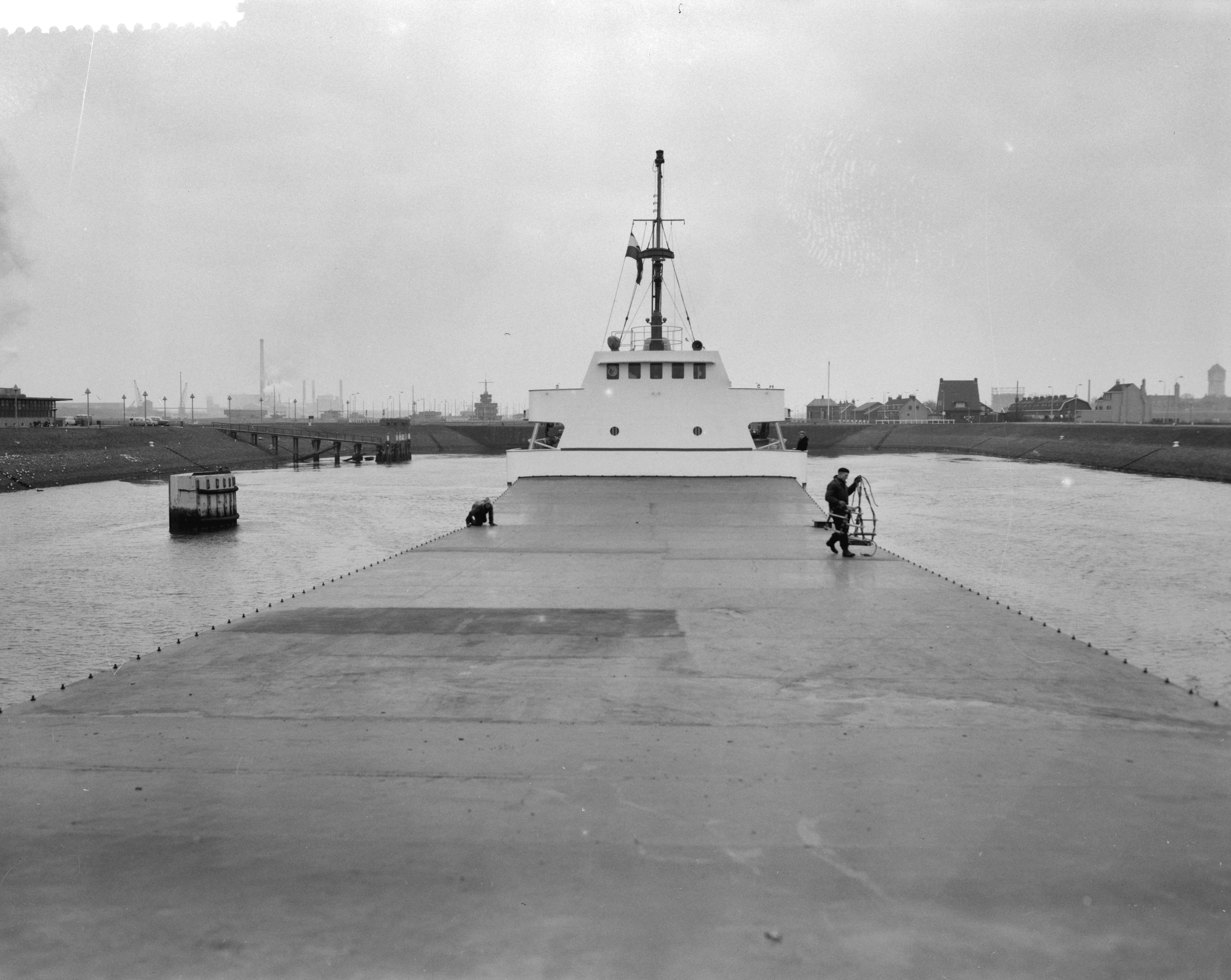 Fotocollectie Anefo — Tewaterlating kustvaarder "Castor Consol" bij de Zaanlandse Scheepsbouw Maatschappij — Foto: Bilsen, Joop van / Anefo. Licentie: Set B: Rechtenvrij / Publiek Domein. Bron: Nationaal Archief. http://hdl.handle.net/10648/a9aa5f3a-d0b4-102d-bcf8-003048976d84