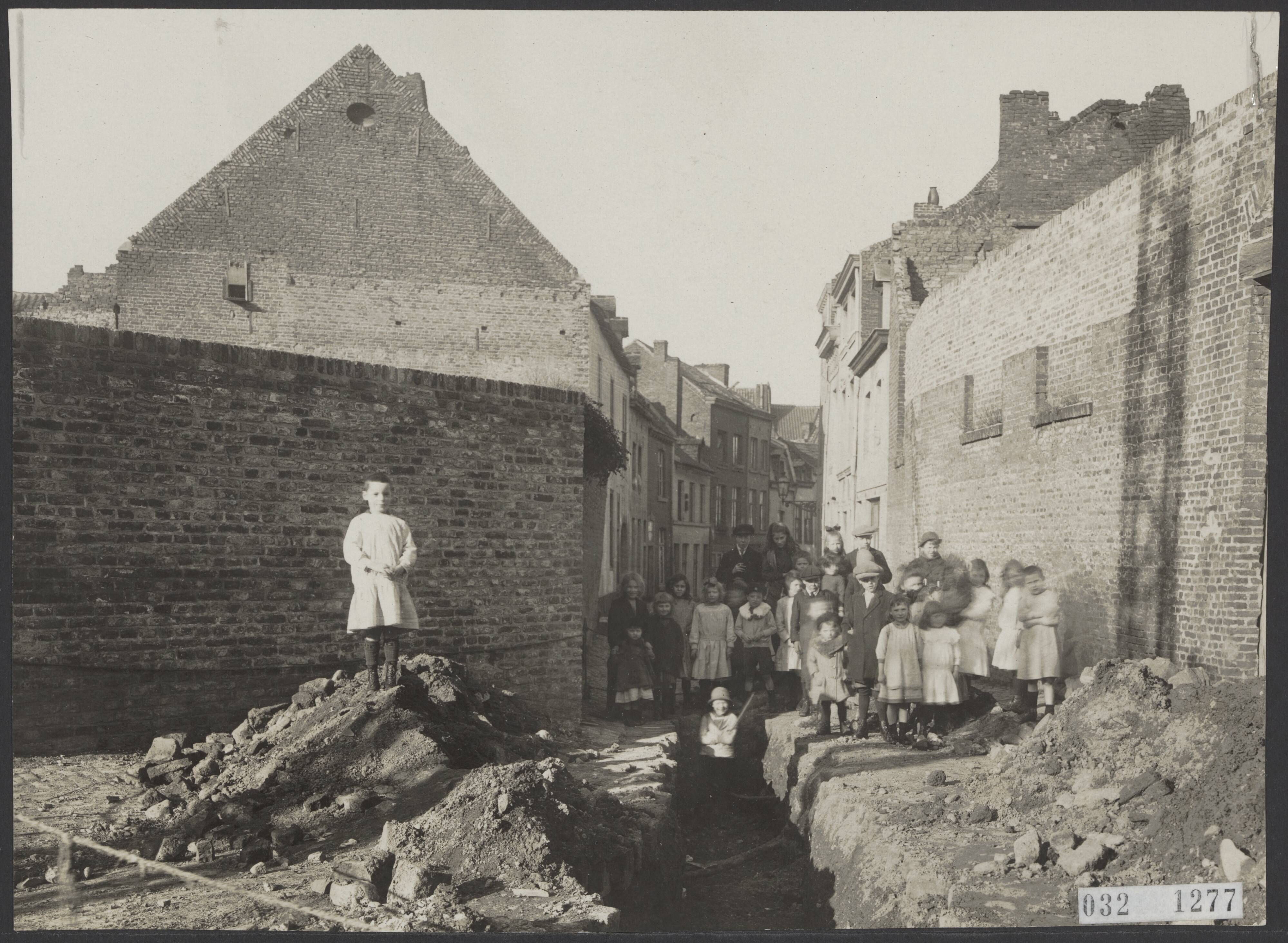 Fotocollectie Elsevier Binnenland — Instorting van een huis in een straat te Maastricht — Foto: Fotopersbureau "Holland". Licentie: Set B: Rechtenvrij / Publiek Domein. Bron: Nationaal Archief. http://hdl.handle.net/10648/ade57e68-d0b4-102d-bcf8-003048976d84