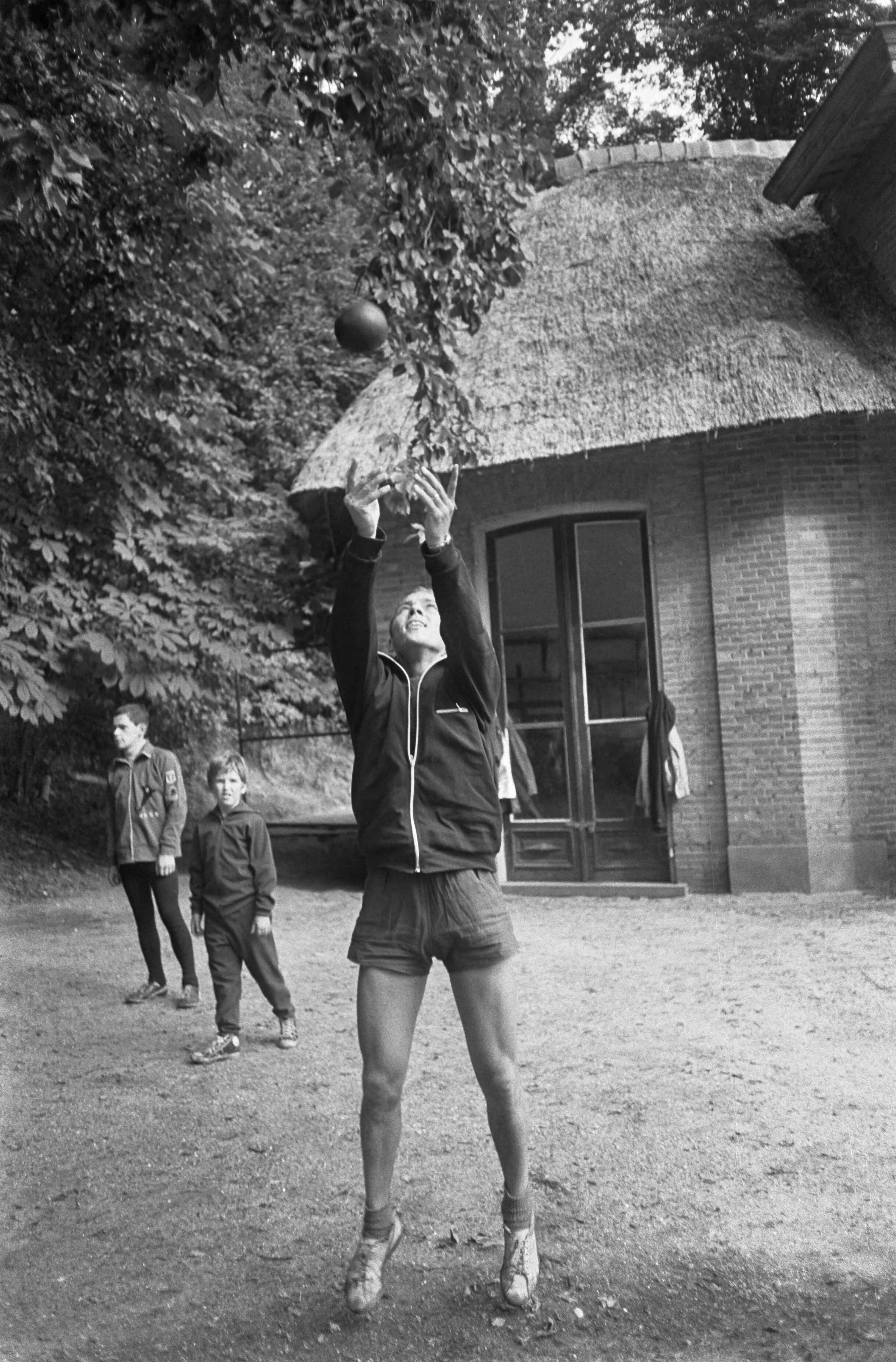 Fotocollectie Anefo — Opdracht Kluwer (Wolff): Kees Verkerk op CIOS, Haarlem (Overveen) — Foto: Koch, Eric / Anefo. Licentie: Set B: Rechtenvrij / Publiek Domein. Bron: Nationaal Archief. http://hdl.handle.net/10648/ab78a038-d0b4-102d-bcf8-003048976d84