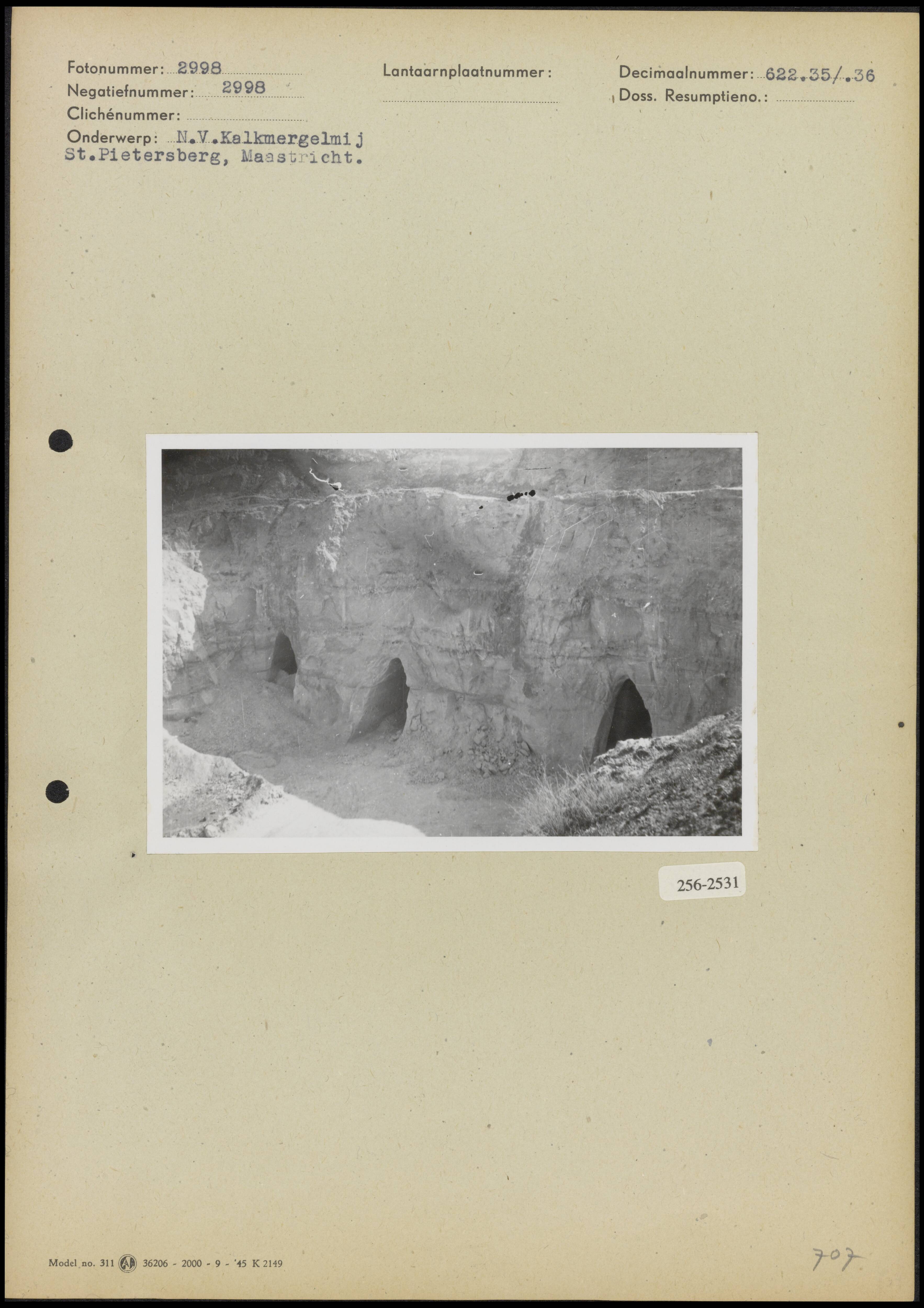 Fotocollectie Arbeidsinspectie — Afgravingen van groeven door NV Kalkmergelmaatschappij St. Pietersberg te Maastricht — Foto: Onbekend / Publiek Domein of Rechtenvrij. Licentie: Set B: Rechtenvrij / Publiek Domein. Bron: Nationaal Archief. http://hdl.handle.net/10648/b01639a2-d0b4-102d-bcf8-003048976d84