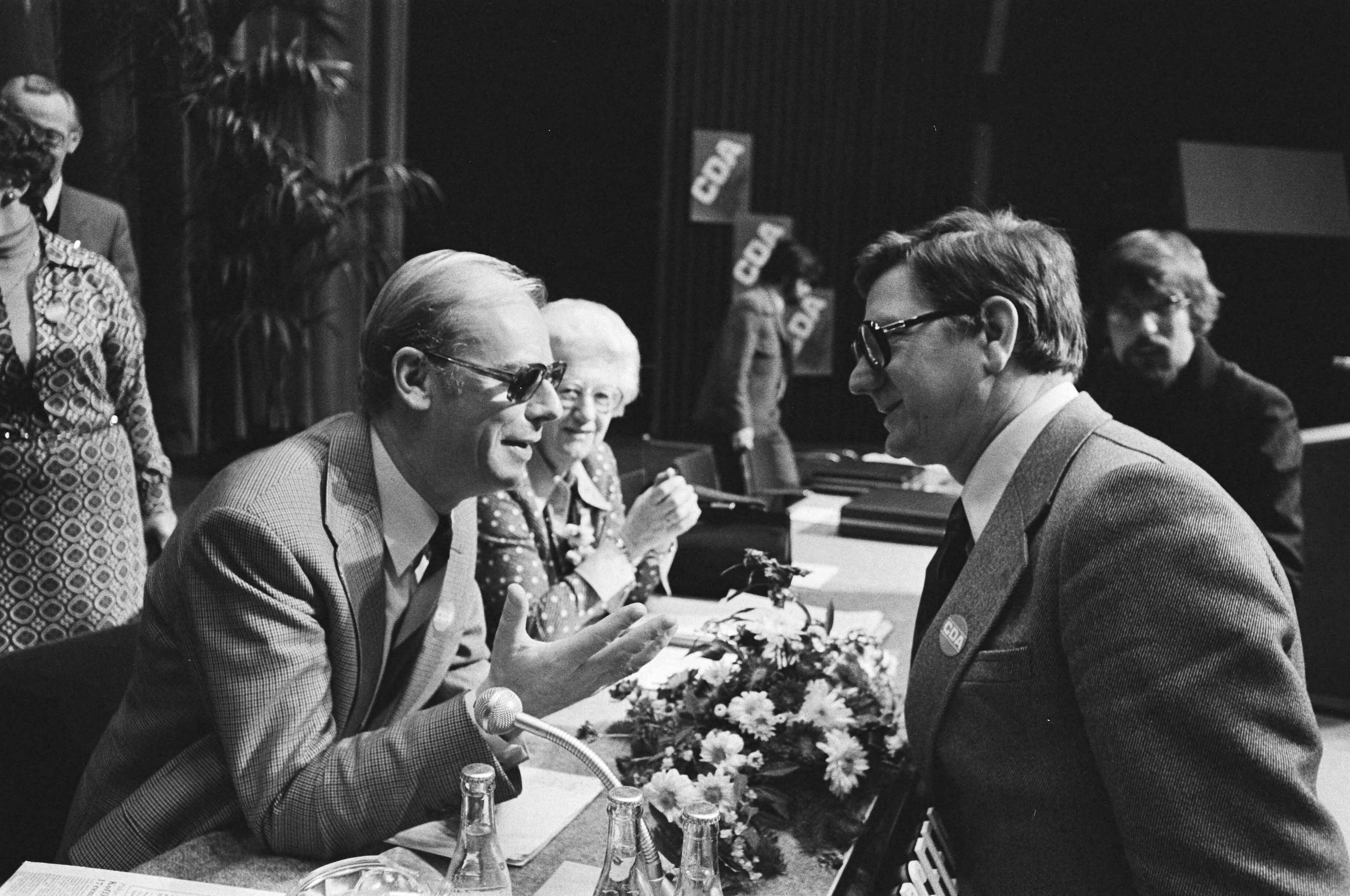Fotocollectie Anefo — CDA-congres in Den Haag (1e dag); Vergeer (voorzitter KVP) met Westerterp (rechts) — Foto: Verhoeff, Bert / Anefo. Licentie: Set B: Rechtenvrij / Publiek Domein. Bron: Nationaal Archief. http://hdl.handle.net/10648/ac91b874-d0b4-102d-bcf8-003048976d84