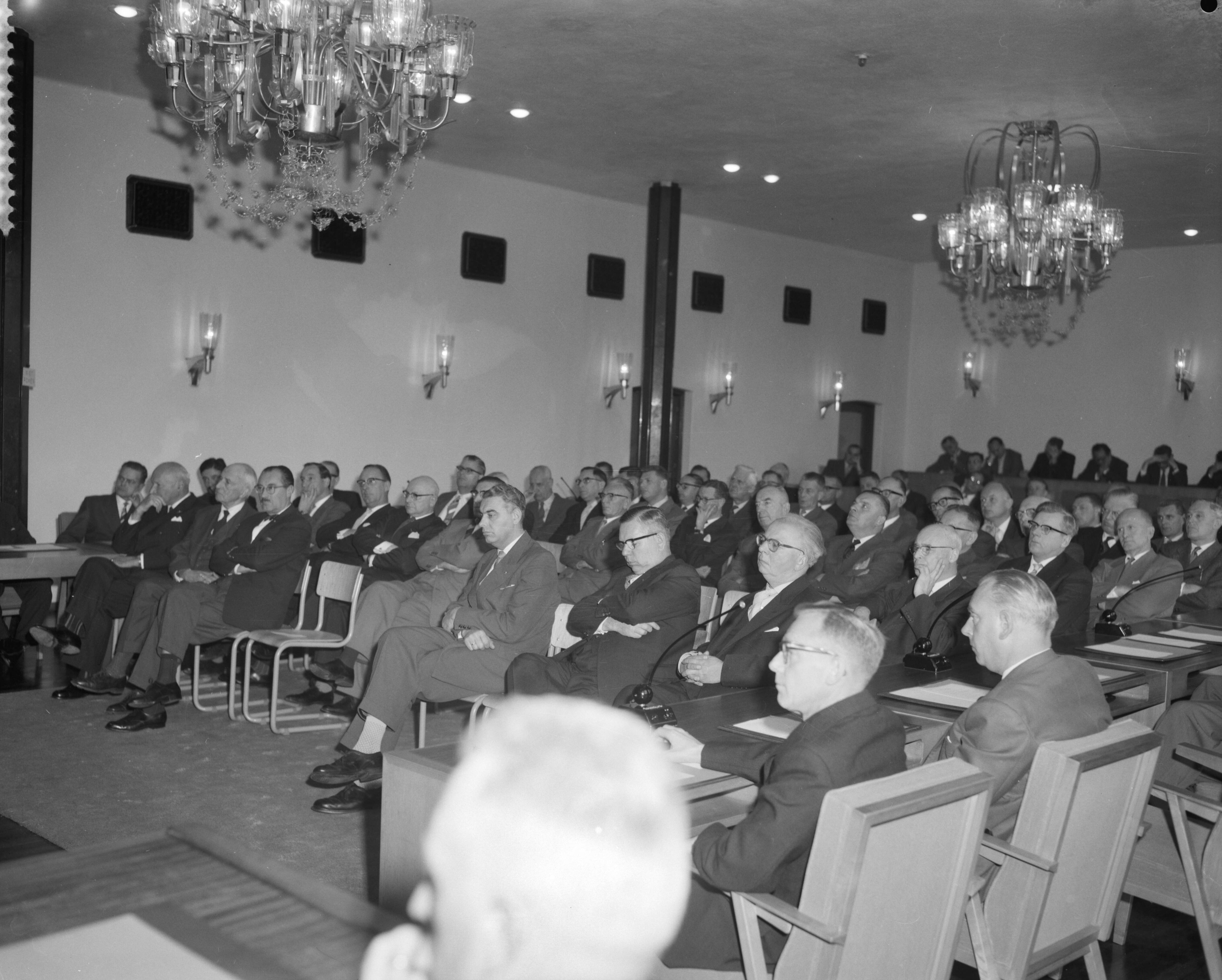 Fotocollectie Anefo — Officiële installatie van het produktiviteitscentrum van visbedrijf door minister van Landbouw V.G.M. Marijnen te Den Haag. Overzicht van de zaal — Foto: Behrens, Herbert F. / Anefo. Licentie: Set B: Rechtenvrij / Publiek Domein. Bron: Nationaal Archief. http://hdl.handle.net/10648/a9a1c6a4-d0b4-102d-bcf8-003048976d84