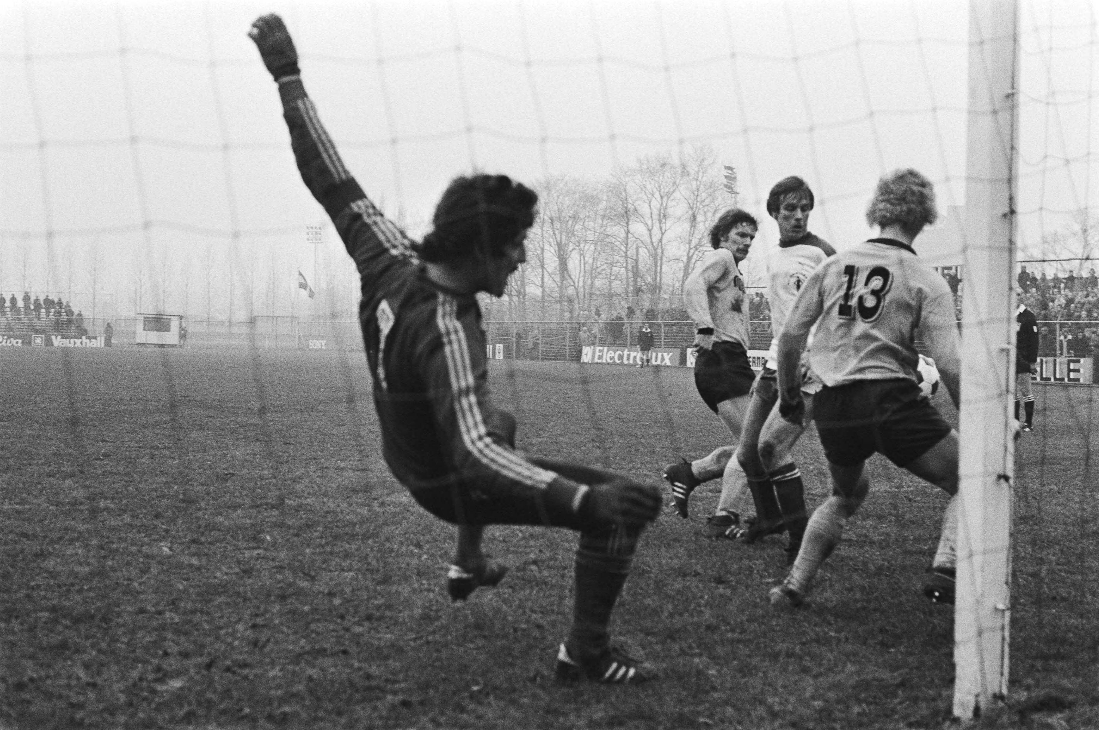 Fotocollectie Anefo — Roda JC tegen Ajax 2-3 — Foto: Verhoeff, Bert / Anefo. Licentie: Set B: Rechtenvrij / Publiek Domein. Bron: Nationaal Archief. http://hdl.handle.net/10648/ac9163ce-d0b4-102d-bcf8-003048976d84