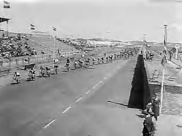 Fotocollectie Anefo — Nederlands kampioenschap wielrennen amateurs op de weg op het circuit van Zandvoort — Foto: Pot, Harry / Anefo. Licentie: Set B: Rechtenvrij / Publiek Domein. Bron: Nationaal Archief. http://hdl.handle.net/10648/a962dea8-d0b4-102d-bcf8-003048976d84