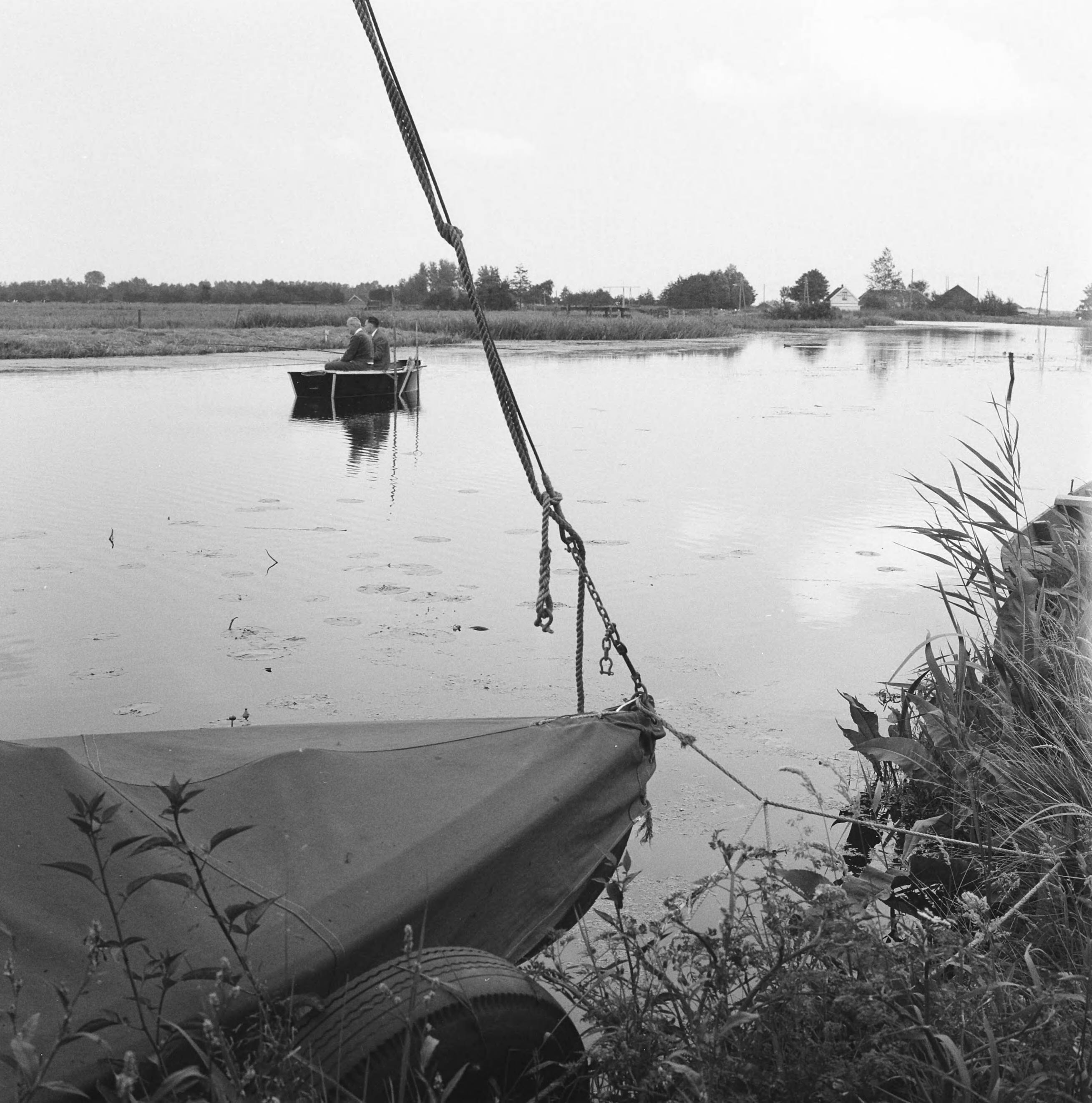 Fotocollectie Nederlandse Heidemaatschappij — Recreatie op een rustige plaats in een mooie omgeving langs de Meye onder Woerden — Foto: Wüllschleger, [...] / Heidemij. Licentie: Set B: Rechtenvrij / Publiek Domein. Bron: Nationaal Archief. http://hdl.handle.net/10648/ae7a13f2-d0b4-102d-bcf8-003048976d84
