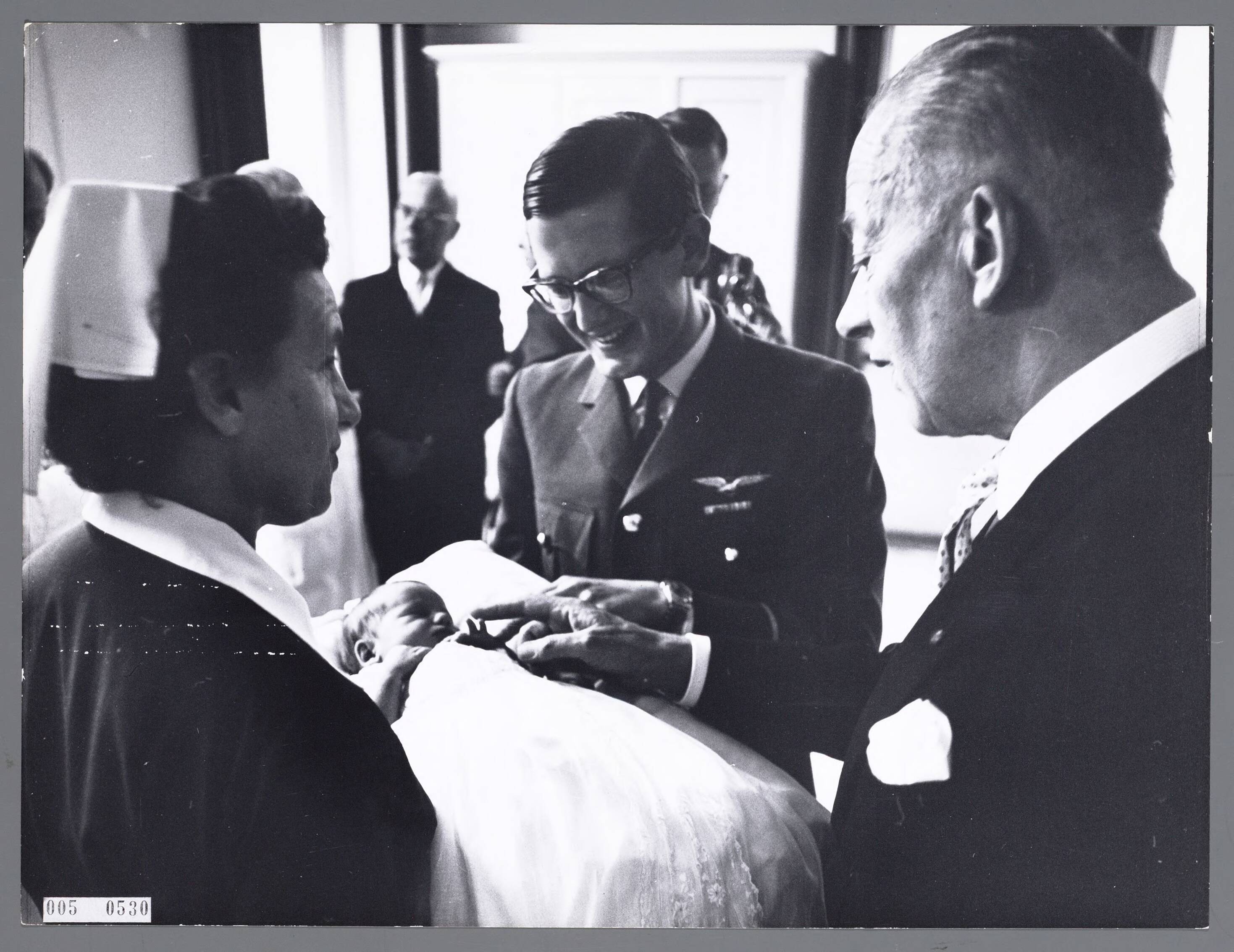 Fotocollectie RVD / Koninklijk Huis — Mr. Pieter van Vollenhoven met prins Maurits en burgemeester jonkheer De Ranitz van Utrecht in het Academisch Ziekenhuis Utrecht op 22 april 1968 — Foto: Nationaal Foto Persbureau / RVD. Licentie: Set B: Rechtenvrij / Publiek Domein. Bron: Nationaal Archief. http://hdl.handle.net/10648/afad8ae2-d0b4-102d-bcf8-003048976d84