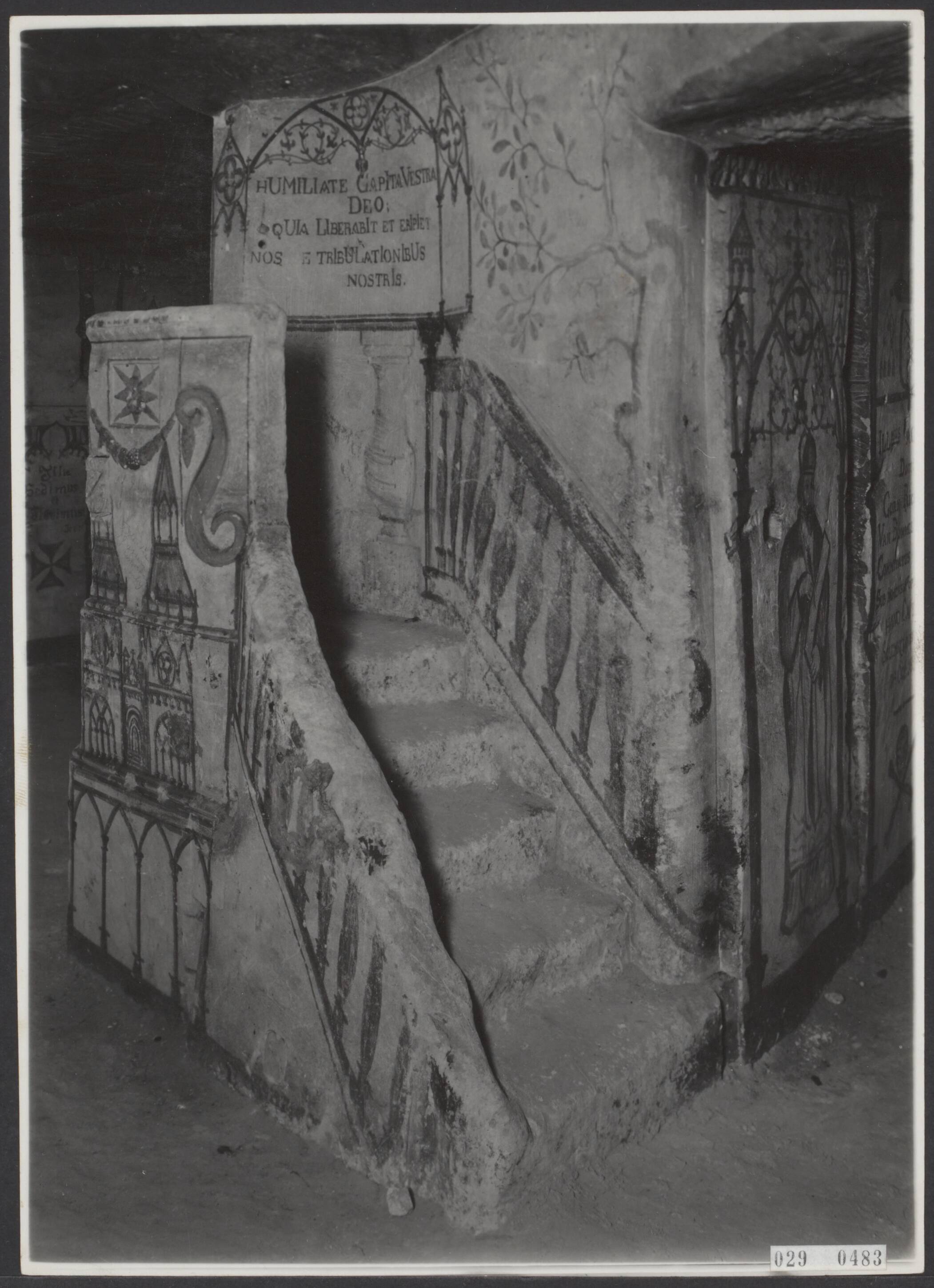 Catacomben Berg - Terblijt — De uit "levende steen" gehouwen preekstoel in de krochtkapel — Foto: Onbekend / Publiek Domein of Rechtenvrij. Licentie: Set B: Rechtenvrij / Publiek Domein. Bron: Nationaal Archief. http://hdl.handle.net/10648/ade20cd8-d0b4-102d-bcf8-003048976d84