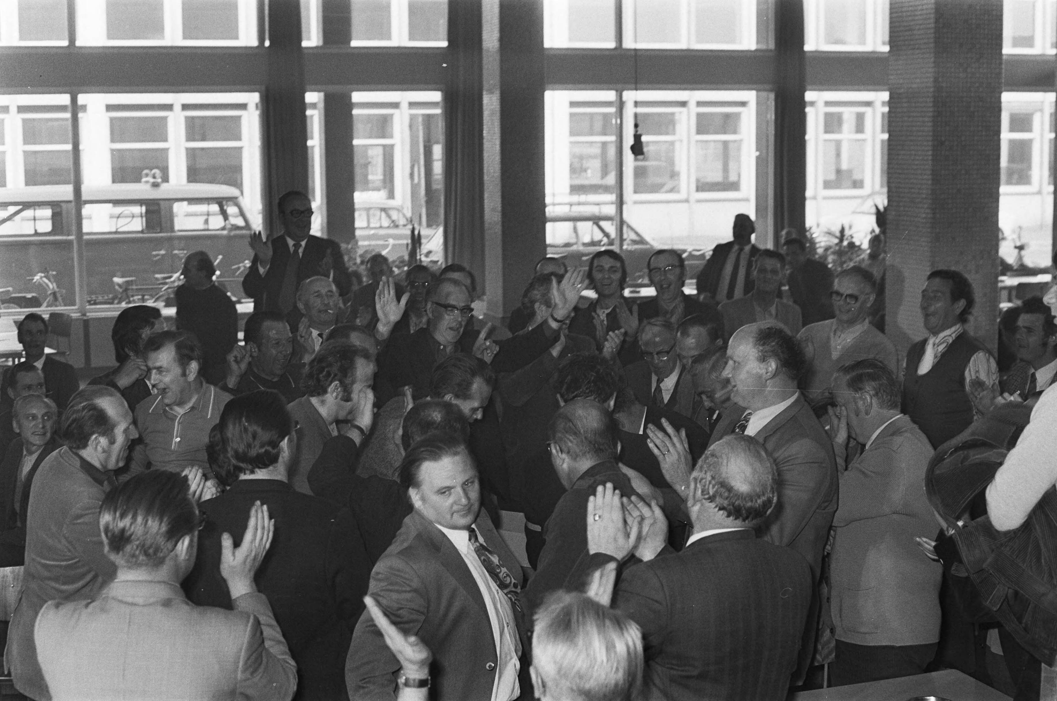 Fotocollectie Anefo — Bezetting ENKA Breda wordt opgeheven — Foto: Evers, Joost / Anefo. Licentie: Set B: Rechtenvrij / Publiek Domein. Bron: Nationaal Archief. http://hdl.handle.net/10648/abf6e5ba-d0b4-102d-bcf8-003048976d84