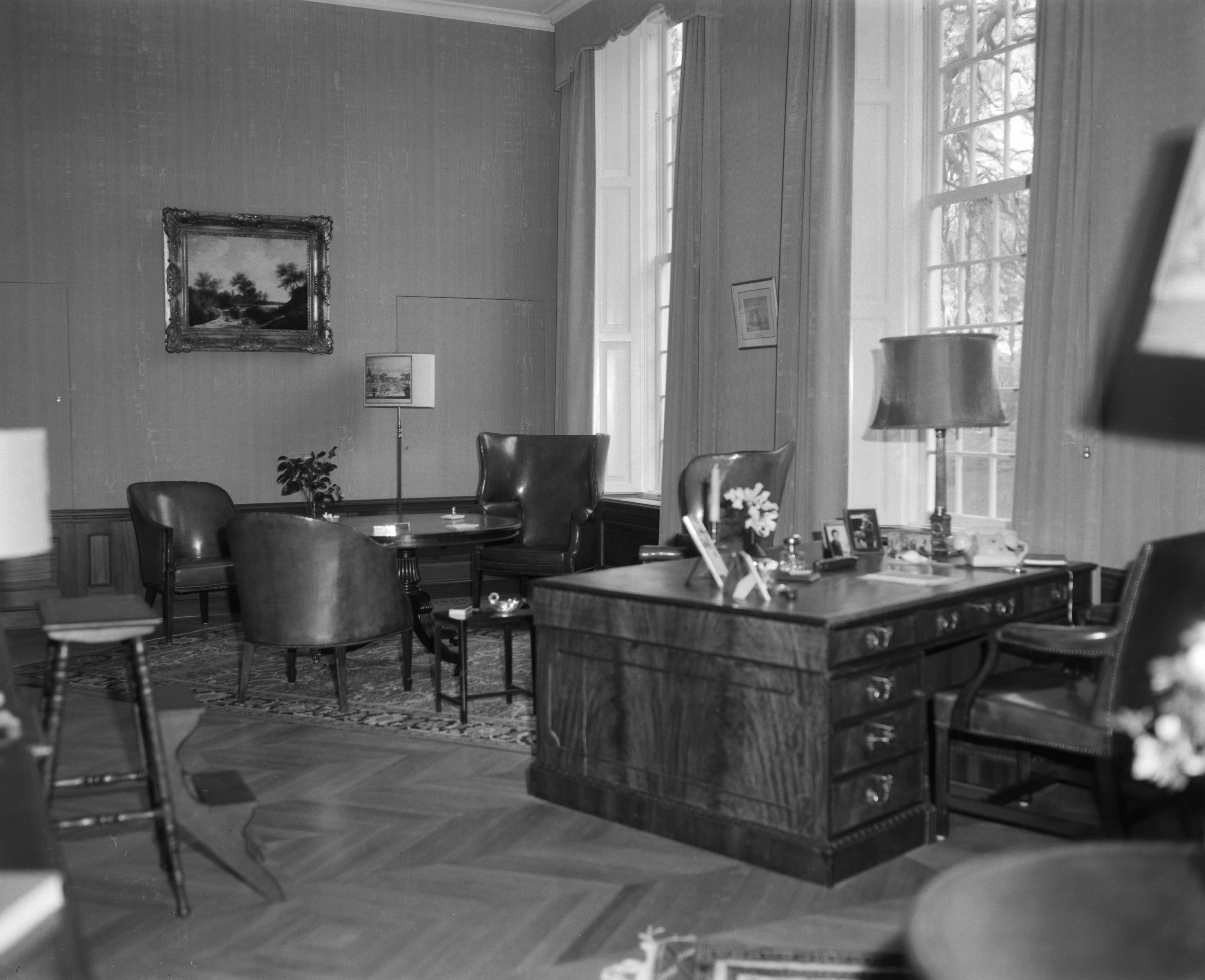 Fotocollectie Anefo — Interieur Slot Drakensteyn . — Foto: Bilsen, Joop van / Anefo. Licentie: Set B: Rechtenvrij / Publiek Domein. Bron: Nationaal Archief. http://hdl.handle.net/10648/aa306828-d0b4-102d-bcf8-003048976d84