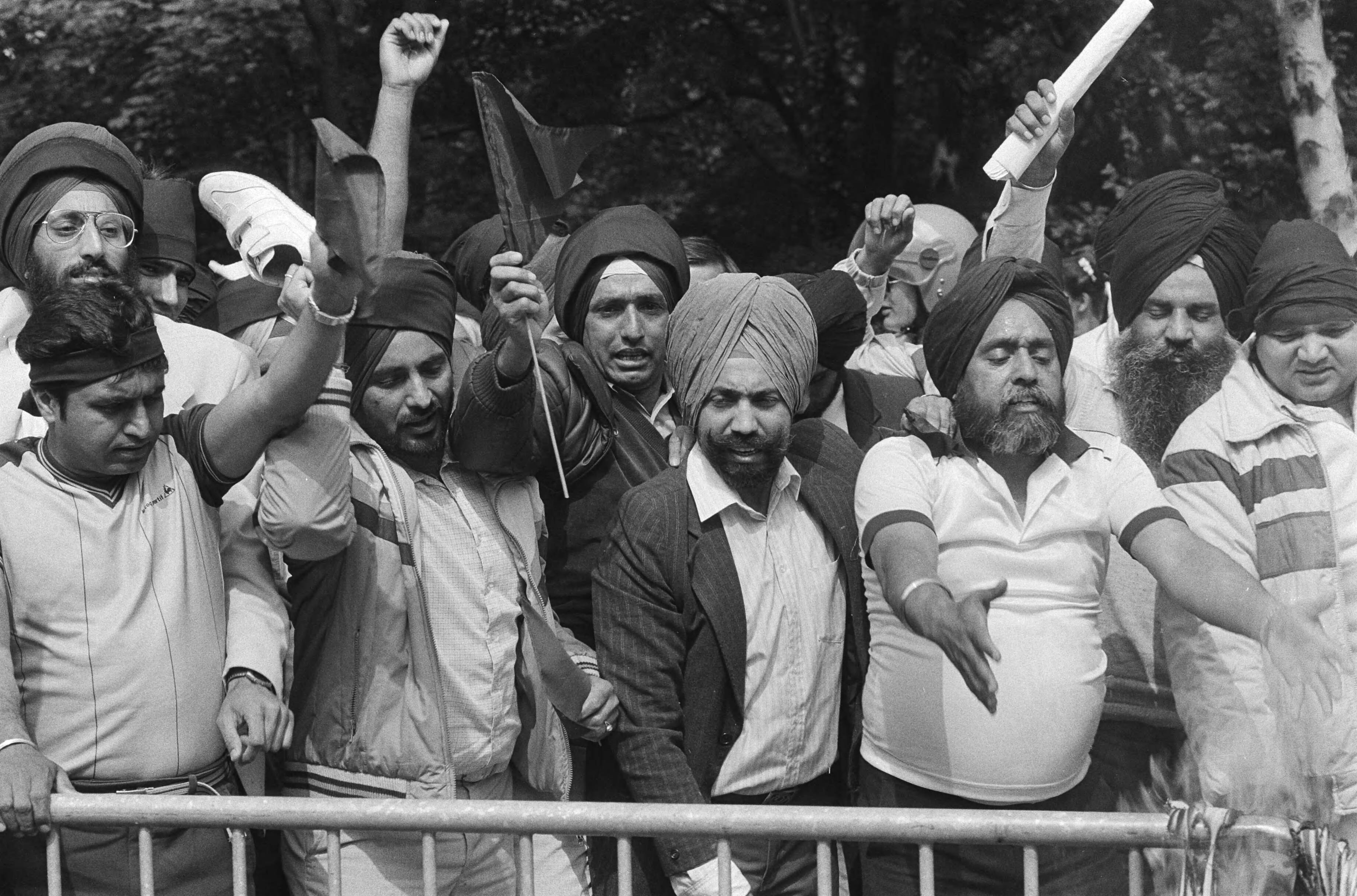 Fotocollectie Anefo — In ons land verblijvende Sikhs protesteren in Den Haag ; protest vrouwen — Foto: Croes, Rob C. / Anefo. Licentie: Set B: Rechtenvrij / Publiek Domein. Bron: Nationaal Archief. http://hdl.handle.net/10648/ad39dd7e-d0b4-102d-bcf8-003048976d84
