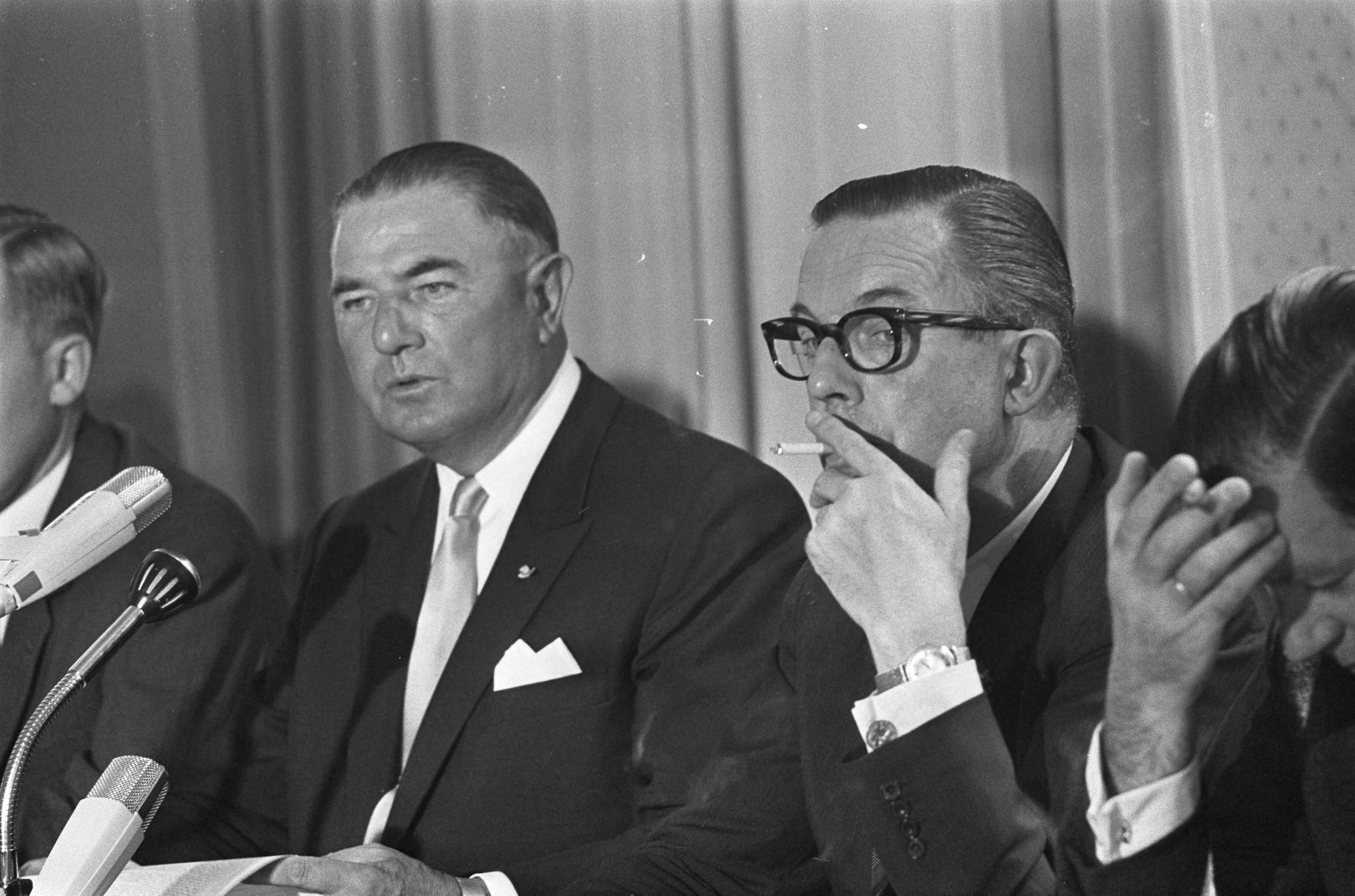 Fotocollectie Anefo — Persconferentie Verolme-NDSM in Den Haag . Links dhr. C. Verolme , rechts dhr. P. Goedkoop van NDSM — Foto: Kroon, Ron / Anefo. Licentie: Set B: Rechtenvrij / Publiek Domein. Bron: Nationaal Archief. http://hdl.handle.net/10648/ab4679d2-d0b4-102d-bcf8-003048976d84