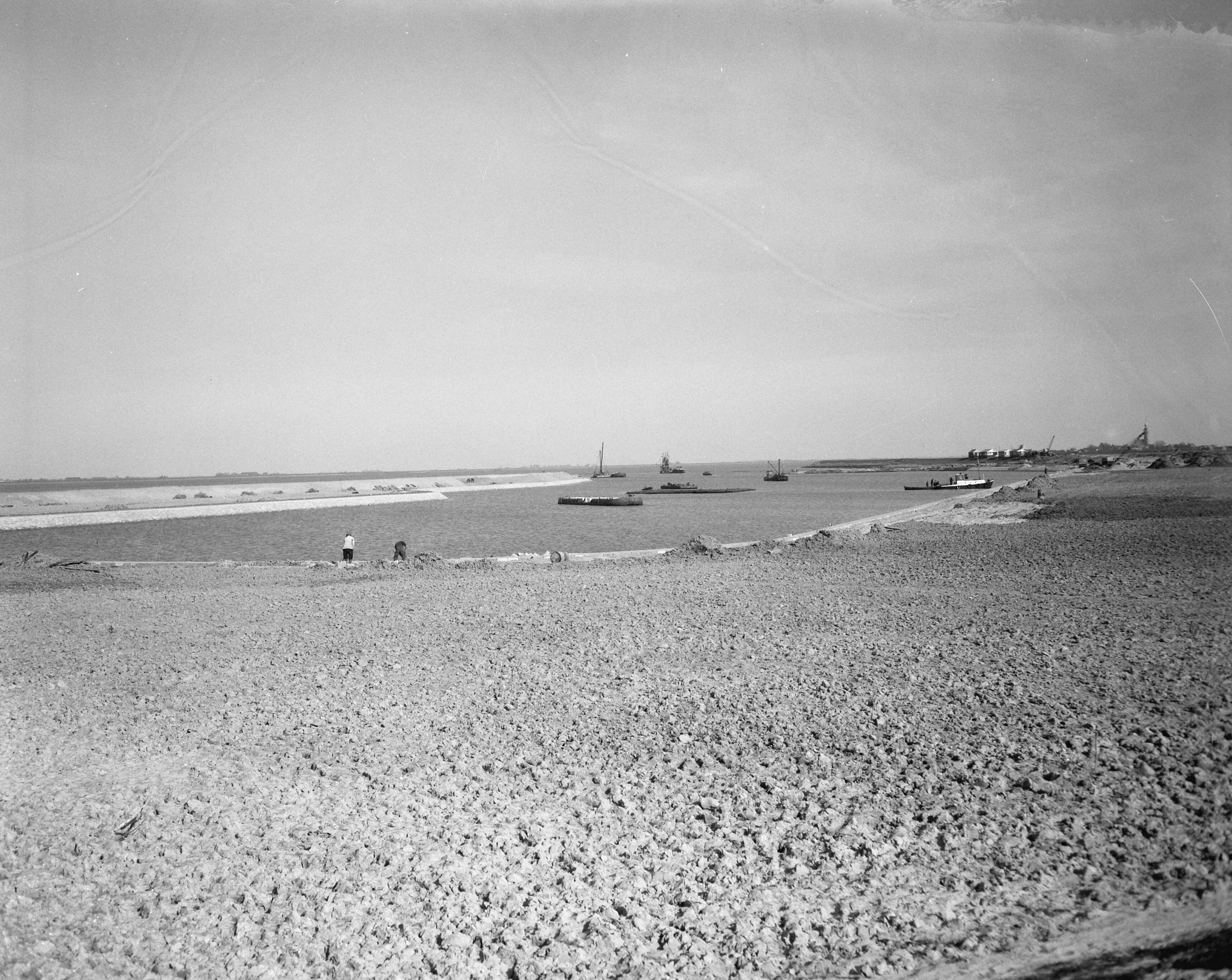 Fotocollectie Anefo — Werkzaamheden Deltaplan bij Veere — Foto: Bilsen, Joop van / Anefo. Licentie: Set B: Rechtenvrij / Publiek Domein. Bron: Nationaal Archief. http://hdl.handle.net/10648/a95d227e-d0b4-102d-bcf8-003048976d84