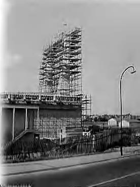 Fotocollectie Anefo — Bouw Fonteinkerk in Voorburg — Foto: Behrens, Herbert F. / Anefo. Licentie: Set B: Rechtenvrij / Publiek Domein. Bron: Nationaal Archief. http://hdl.handle.net/10648/a9692d6c-d0b4-102d-bcf8-003048976d84