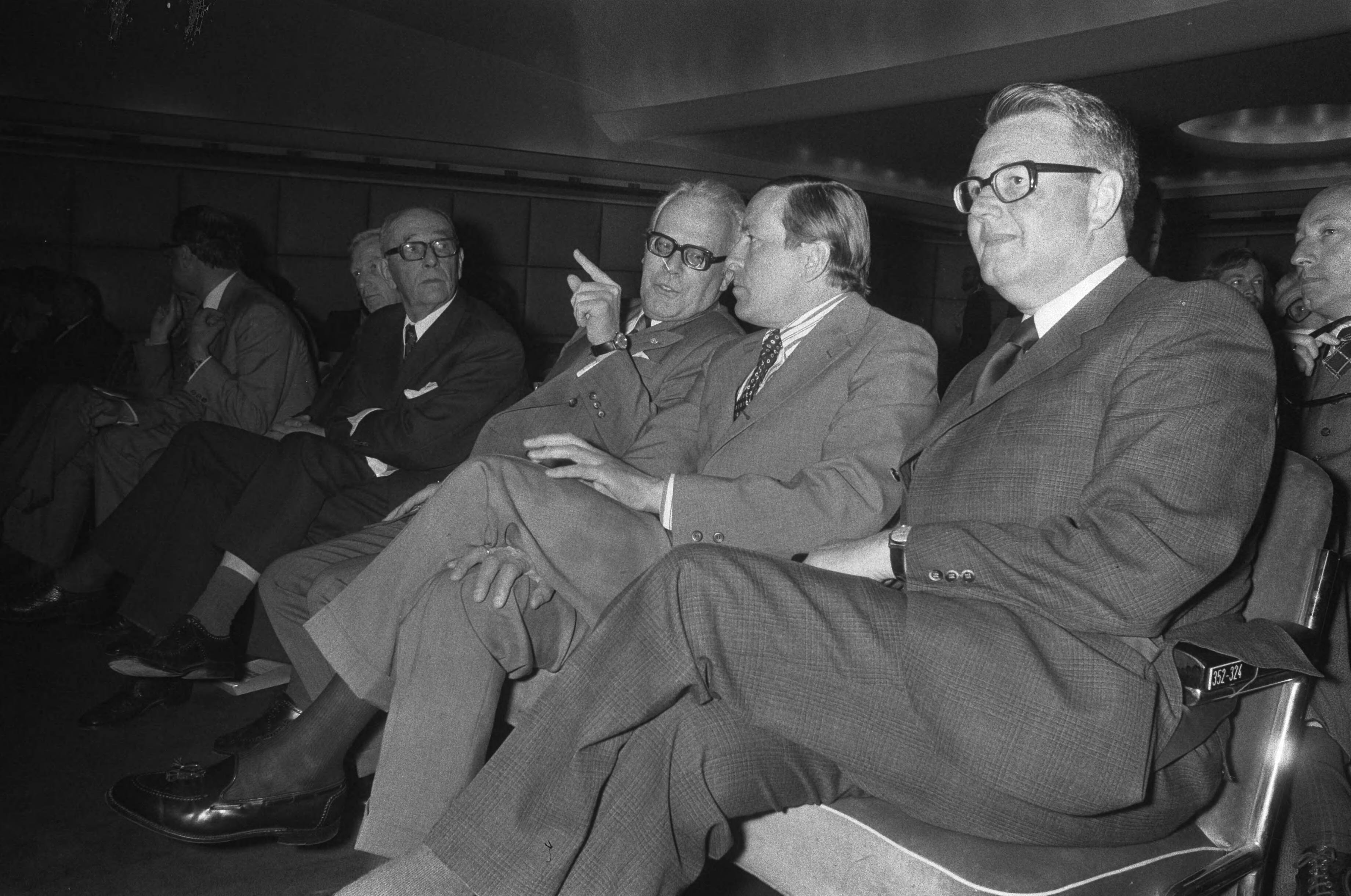 Fotocollectie Anefo — Prins Claus bij slotzitting van werkvergadering van Stichting Natuur en Milieu in Utrecht; Claus bij slotzitting — Foto: Punt, W. / Anefo. Licentie: Set B: Rechtenvrij / Publiek Domein. Bron: Nationaal Archief. http://hdl.handle.net/10648/ac49fda4-d0b4-102d-bcf8-003048976d84