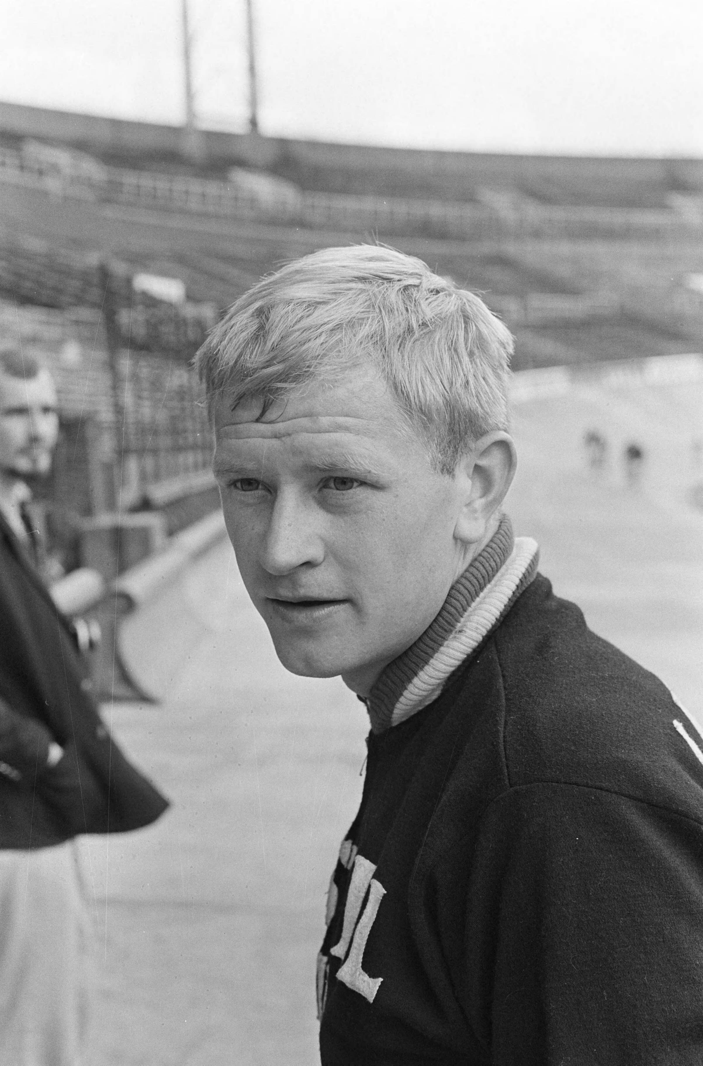 Fotocollectie Anefo — Wielrennen, amateurploeg te Nuth, nummer 11 Steevens (kop nummer 12 Leo Duyndam (kop) — Foto: Kroon, Ron / Anefo. Licentie: Set B: Rechtenvrij / Publiek Domein. Bron: Nationaal Archief. http://hdl.handle.net/10648/aaf6c34c-d0b4-102d-bcf8-003048976d84
