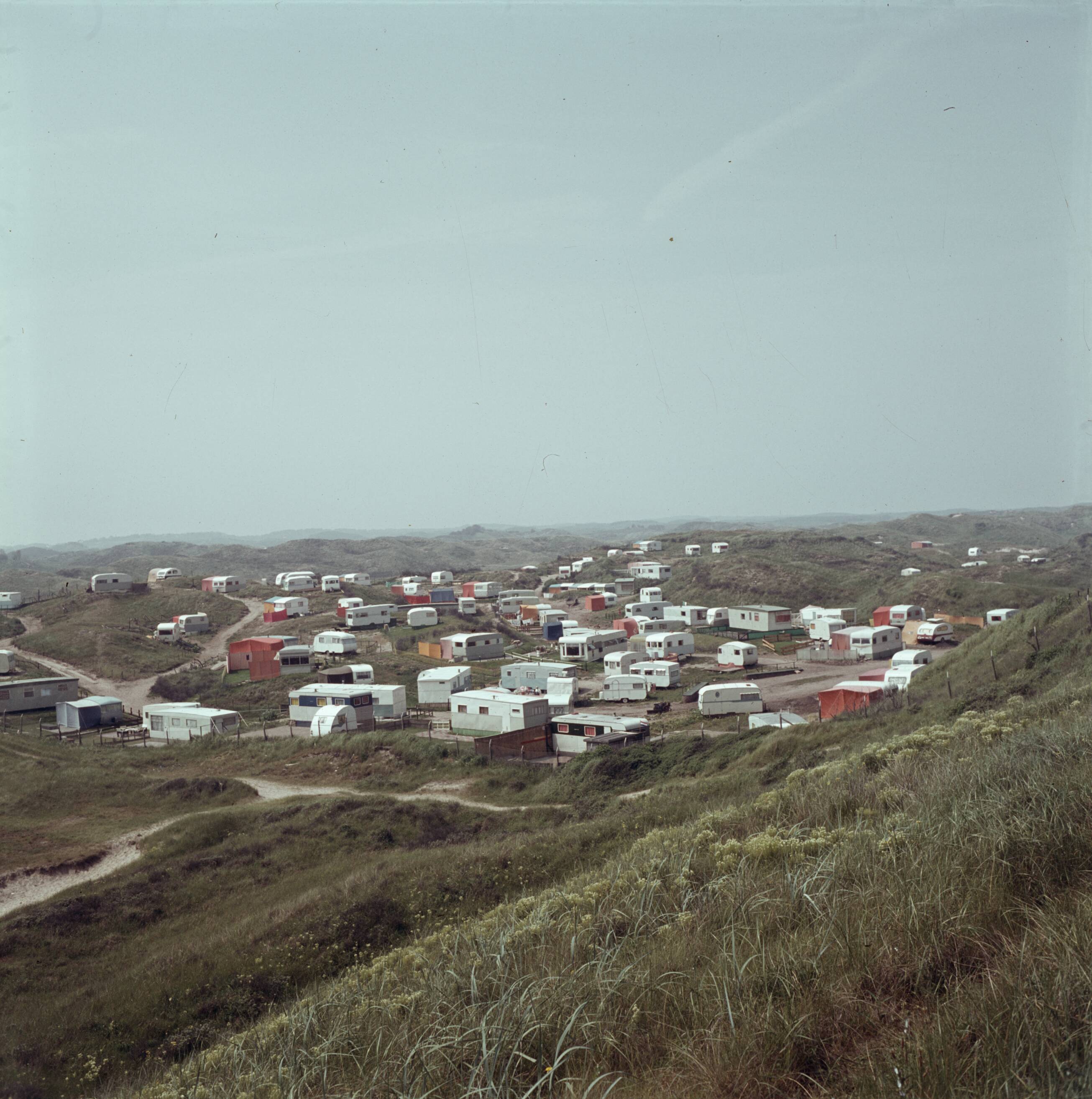 Reportage Nederland — Camping bij Zandvoort — Foto: Poll, Willem van de. Licentie: Set B: Rechtenvrij / Publiek Domein. Bron: Nationaal Archief. http://hdl.handle.net/10648/aeef49c4-d0b4-102d-bcf8-003048976d84
