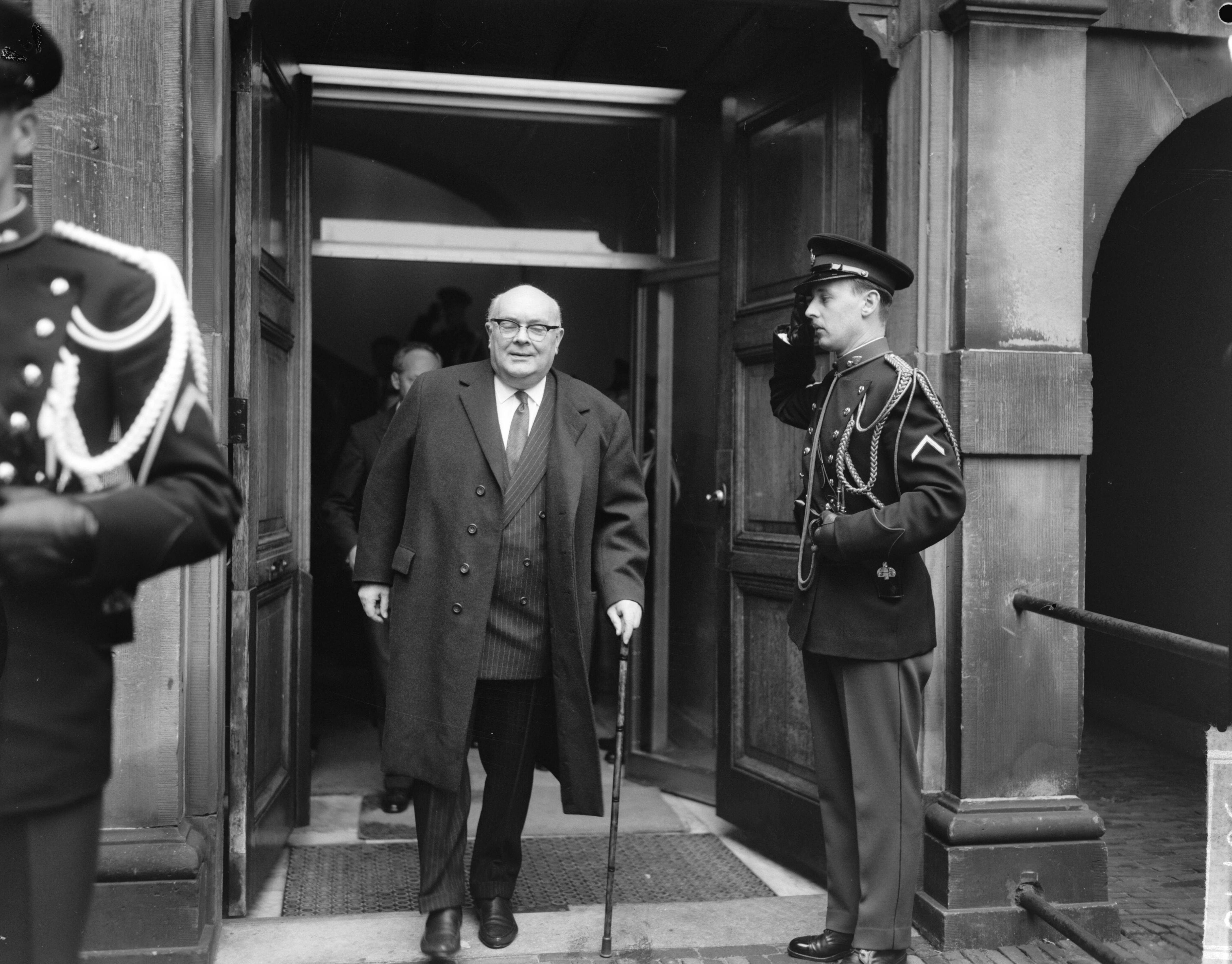 Fotocollectie Anefo — Ministersconferentie van de West Europese Unie in Den Haag aankomst ministers. Henri Spaak (België) — Foto: Bilsen, Joop van / Anefo. Licentie: Set B: Rechtenvrij / Publiek Domein. Bron: Nationaal Archief. http://hdl.handle.net/10648/aa4b355e-d0b4-102d-bcf8-003048976d84