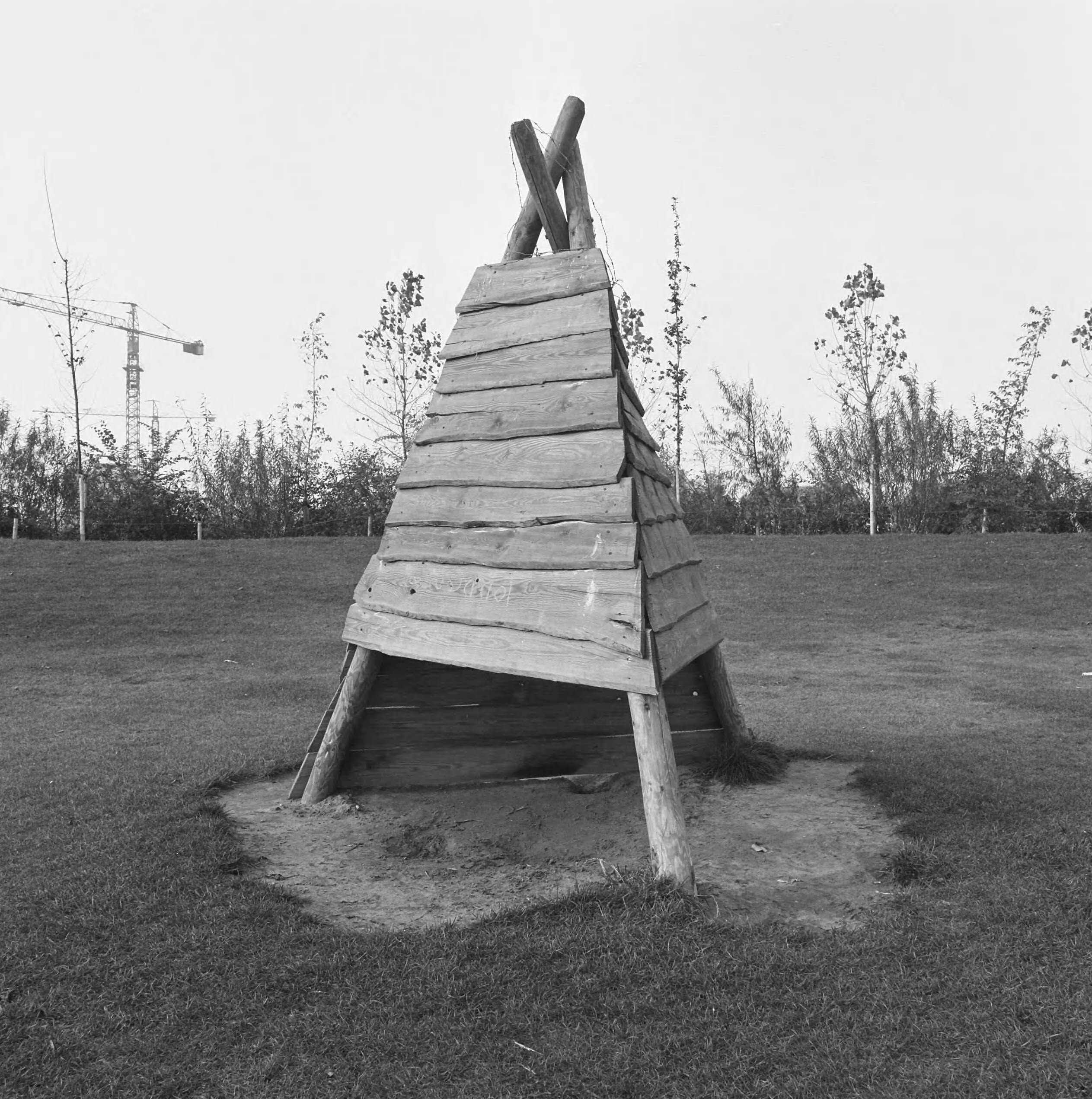 Fotocollectie Nederlandse Heidemaatschappij — Zoetermeer. Speelwerktuigen rond flats — Foto: Fotograaf Onbekend / Heidemij. Licentie: Set B: Rechtenvrij / Publiek Domein. Bron: Nationaal Archief. http://hdl.handle.net/10648/ae835426-d0b4-102d-bcf8-003048976d84