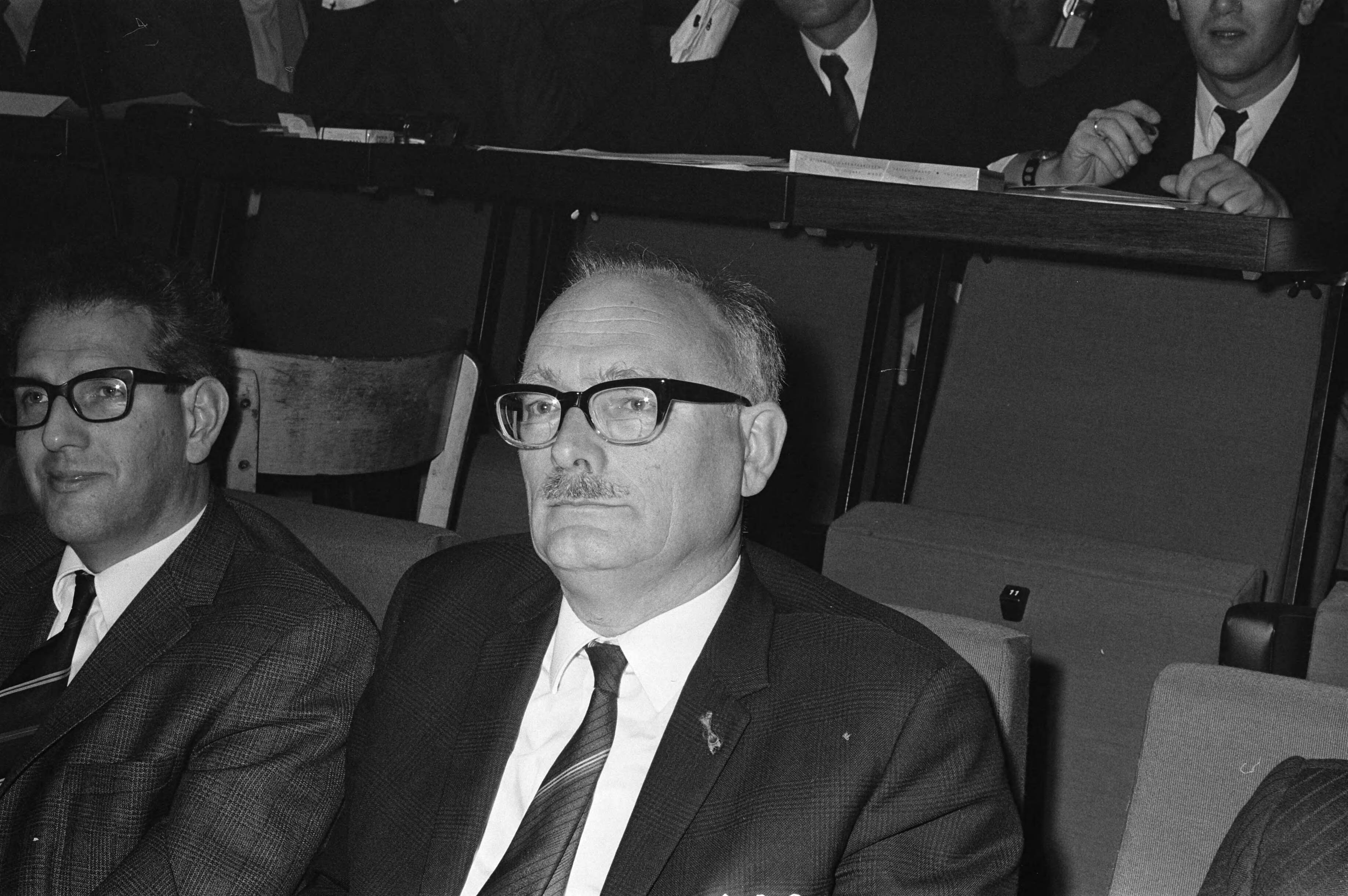 Fotocollectie Anefo — Vergadering van Partij Convent van Anti-Revolutionaire Partij te Utrecht. Professor dr. J. W. van Hulst (voorz CHU) — Foto: Evers, Joost / Anefo. Licentie: Set B: Rechtenvrij / Publiek Domein. Bron: Nationaal Archief. http://hdl.handle.net/10648/ab80c344-d0b4-102d-bcf8-003048976d84