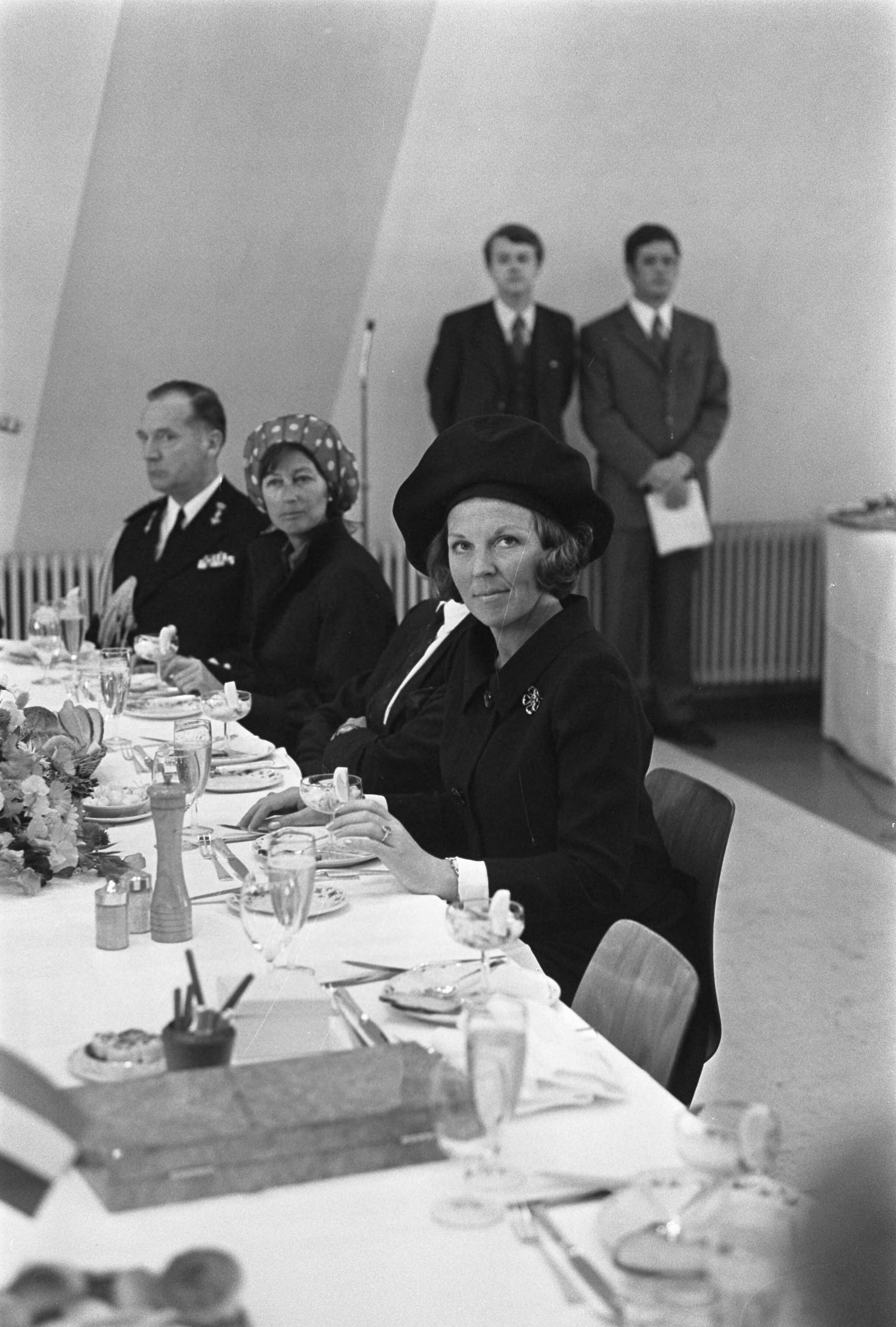 Fotocollectie Anefo — Prinses Beatrix en prins Claus bij de doop van geleide-wapen fregat "Tromp" te Vlissingen — Foto: Peters, Hans / Anefo. Licentie: Set B: Rechtenvrij / Publiek Domein. Bron: Nationaal Archief. http://hdl.handle.net/10648/ac2e07ca-d0b4-102d-bcf8-003048976d84