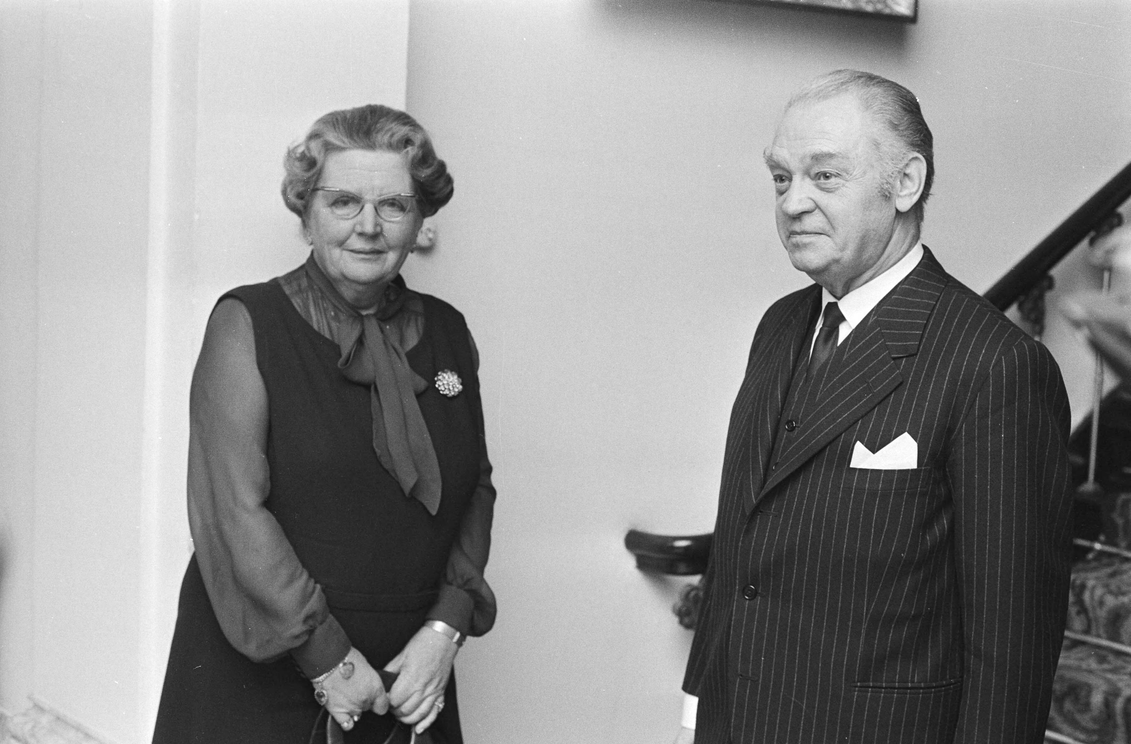 Fotocollectie Anefo — koningin Juliana ontvangt minister van Buitenlandse Zaken van Zweden, Nilsson, op Soestdijk; koningin Juliana en Nilsson — Foto: Verhoeff, Bert / Anefo. Licentie: Set B: Rechtenvrij / Publiek Domein. Bron: Nationaal Archief. http://hdl.handle.net/10648/abad8faa-d0b4-102d-bcf8-003048976d84