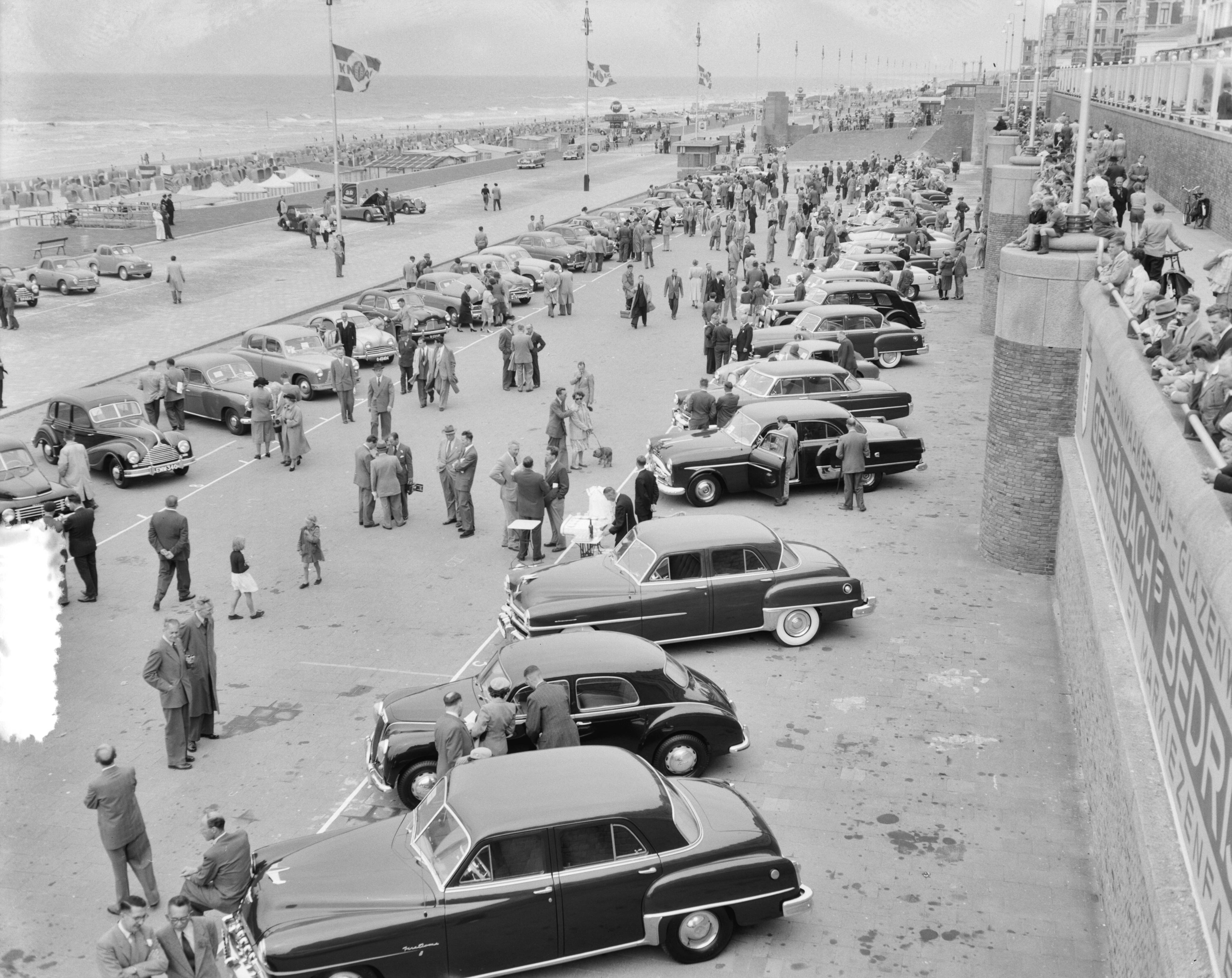 Autoconcours Scheveningen — Foto: Consenheim, Wim / Anefo. — Licentie: Set B: Rechtenvrij / Publiek Domein. Bron: Nationaal Archief. http://hdl.handle.net/10648/a8fd8346-d0b4-102d-bcf8-003048976d84