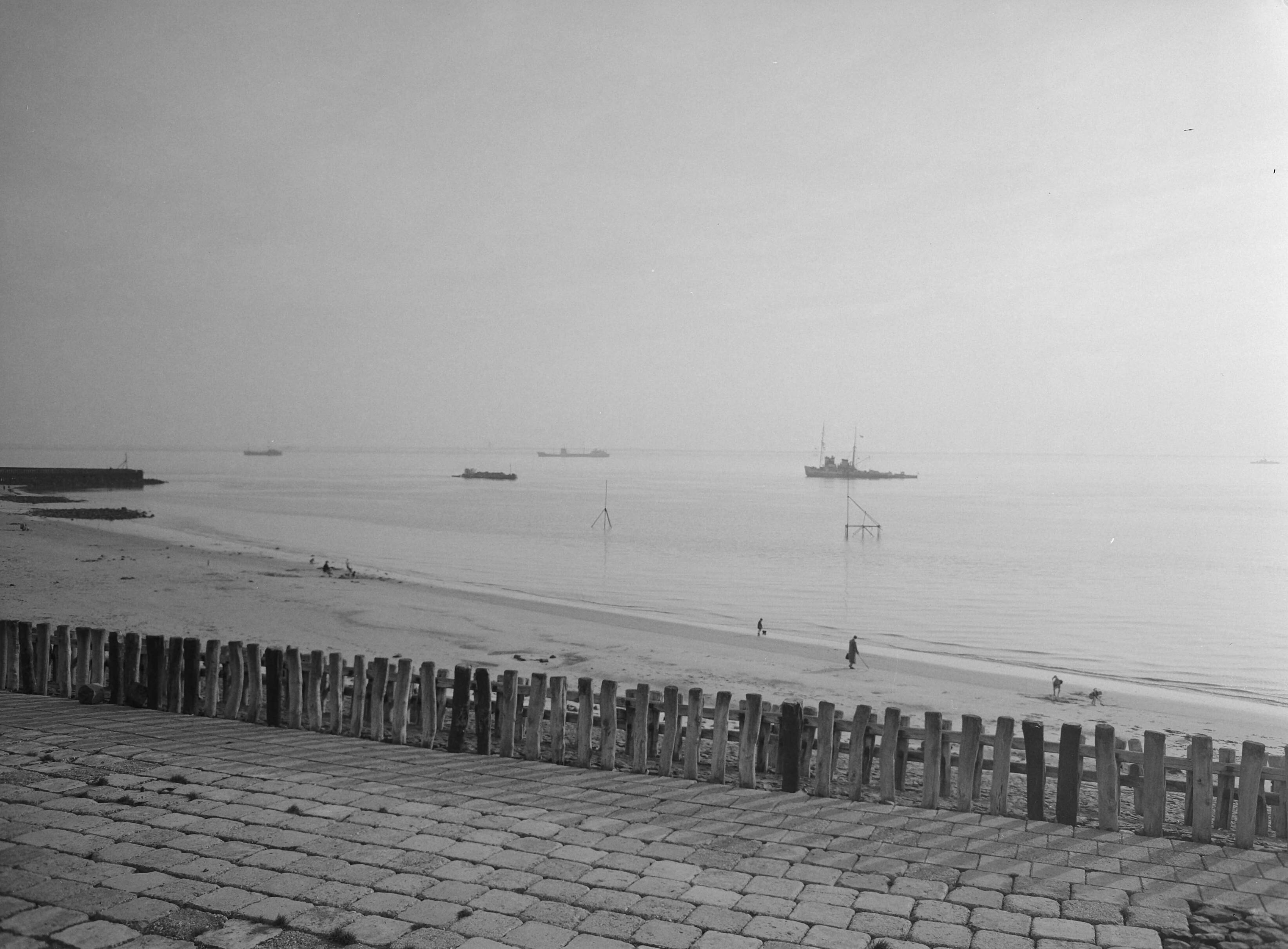 Fotocollectie Nederlandse Heidemaatschappij — Zeegezicht onder Vlissingen — Foto: Eyssen, [...] / Heidemij. Licentie: Set B: Rechtenvrij / Publiek Domein. Bron: Nationaal Archief. http://hdl.handle.net/10648/ae6f2b90-d0b4-102d-bcf8-003048976d84