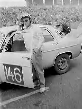 Tulpenrallye 1958 — Snelheidsproeven van de tiende internationale Tulpenrallye op het circuit van Zandvoort. M. Riess (Duitsland) , tweede in het algemeen klassement, met Alfa Romeo Giulietta T1 — Foto: Bilsen, Joop van / Anefo. Licentie: Set B: Rechtenvrij / Publiek Domein. Bron: Nationaal Archief. http://hdl.handle.net/10648/a97afe52-d0b4-102d-bcf8-003048976d84