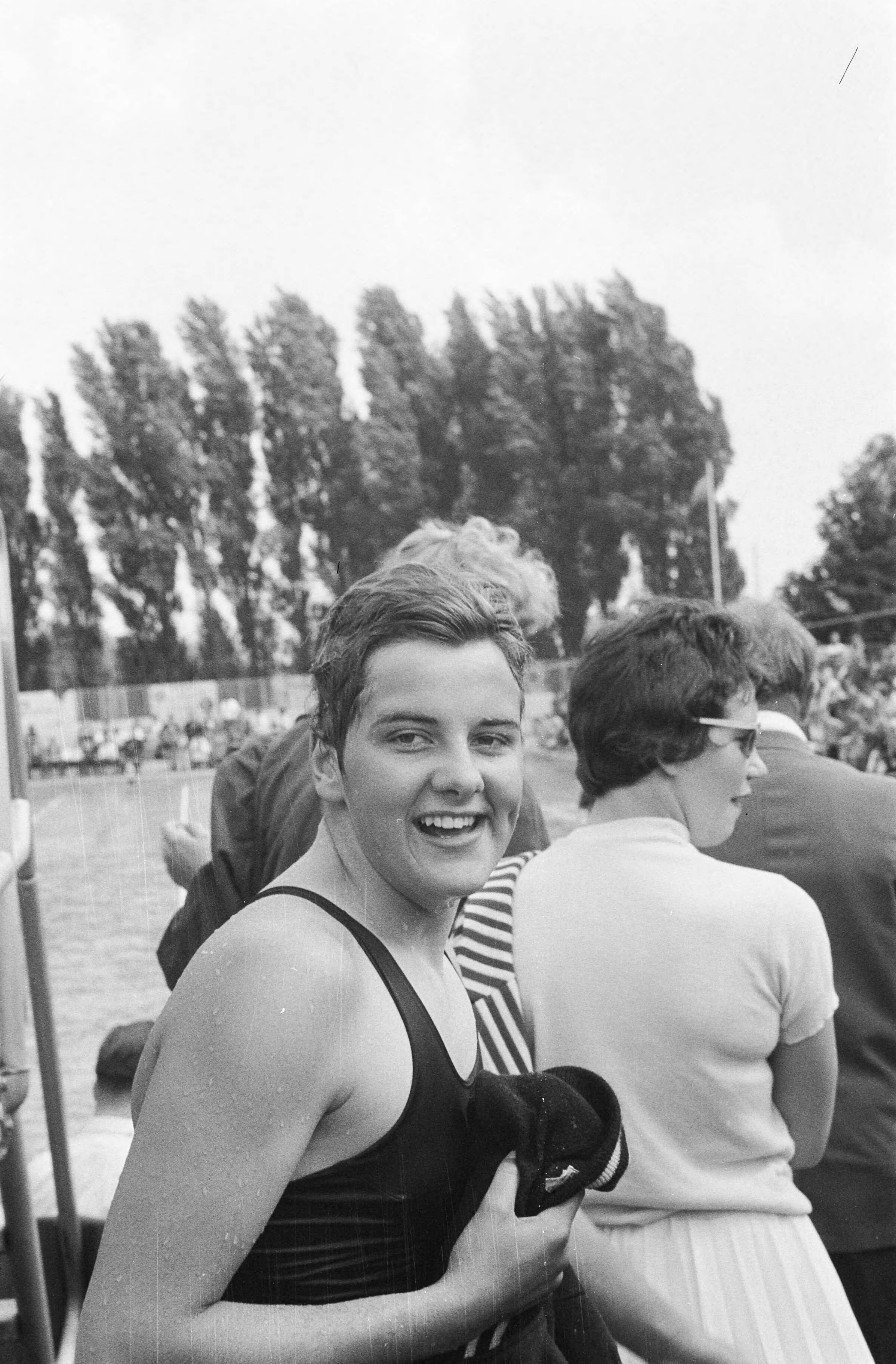 Fotocollectie Anefo — Tweede zwemselectiewedstrijden voor Olympische Spelen in Haarlem. Erica Terpstra — Foto: Pot, Harry / Anefo. Licentie: Set B: Rechtenvrij / Publiek Domein. Bron: Nationaal Archief. http://hdl.handle.net/10648/a9b50e12-d0b4-102d-bcf8-003048976d84