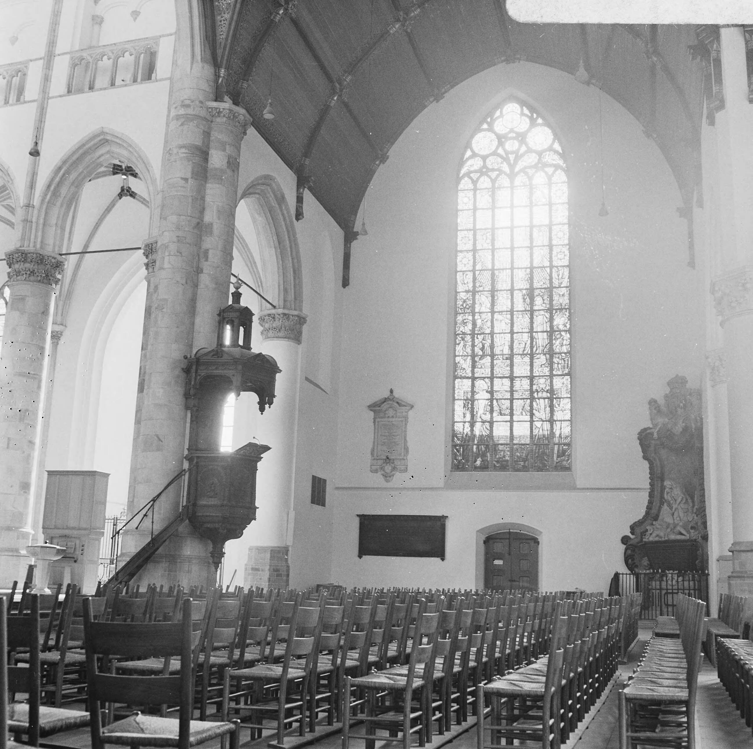 Restauratie van de Grote of St. Jacobskerk te Den Haag in verband met huwelijk van prinses Margriet met mr. Pieter van Vollenhoven — Den Haag|Zuid-Holland|restauraties |kerkgebouwen|Sint-Jacobuskerk — Foto: Voets, Jan / Anefo. Licentie: Set B: Rechtenvrij / Publiek Domein. Bron: Nationaal Archief. http://hdl.handle.net/10648/ab02999c-d0b4-102d-bcf8-003048976d84