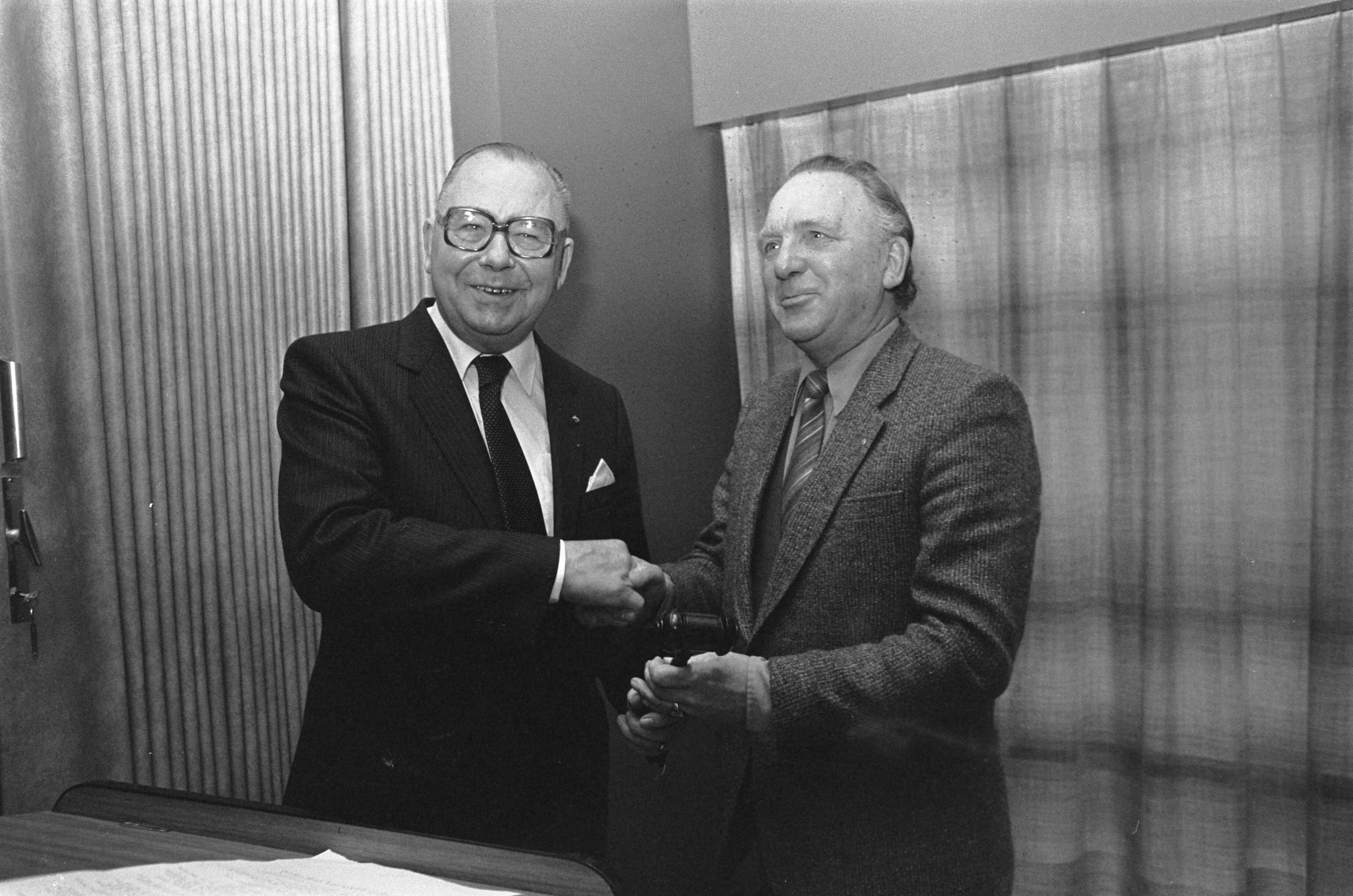 Fotocollectie Anefo — KNVB-Bondsvergadering in Zeist, tijdens de KNVB-vergaderi is voorzitter Meuleman afgetreden en opgevolgd door Van Marle — Foto: Bogaerts, Rob / Anefo. Licentie: Set B: Rechtenvrij / Publiek Domein. Bron: Nationaal Archief. http://hdl.handle.net/10648/acf02328-d0b4-102d-bcf8-003048976d84