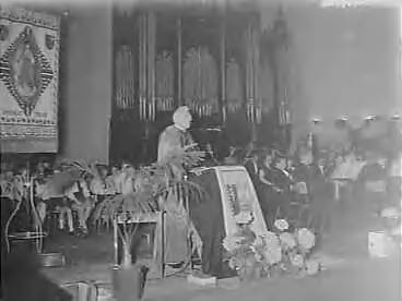 Fotocollectie Anefo — Viering Gouden Feest van de Interdiocesane Katholieke Middenstandsbond in het Concertgebouw Haarlem — Foto: Rossem, Wim van / Anefo. Licentie: Set B: Rechtenvrij / Publiek Domein. Bron: Nationaal Archief. http://hdl.handle.net/10648/a9604df0-d0b4-102d-bcf8-003048976d84