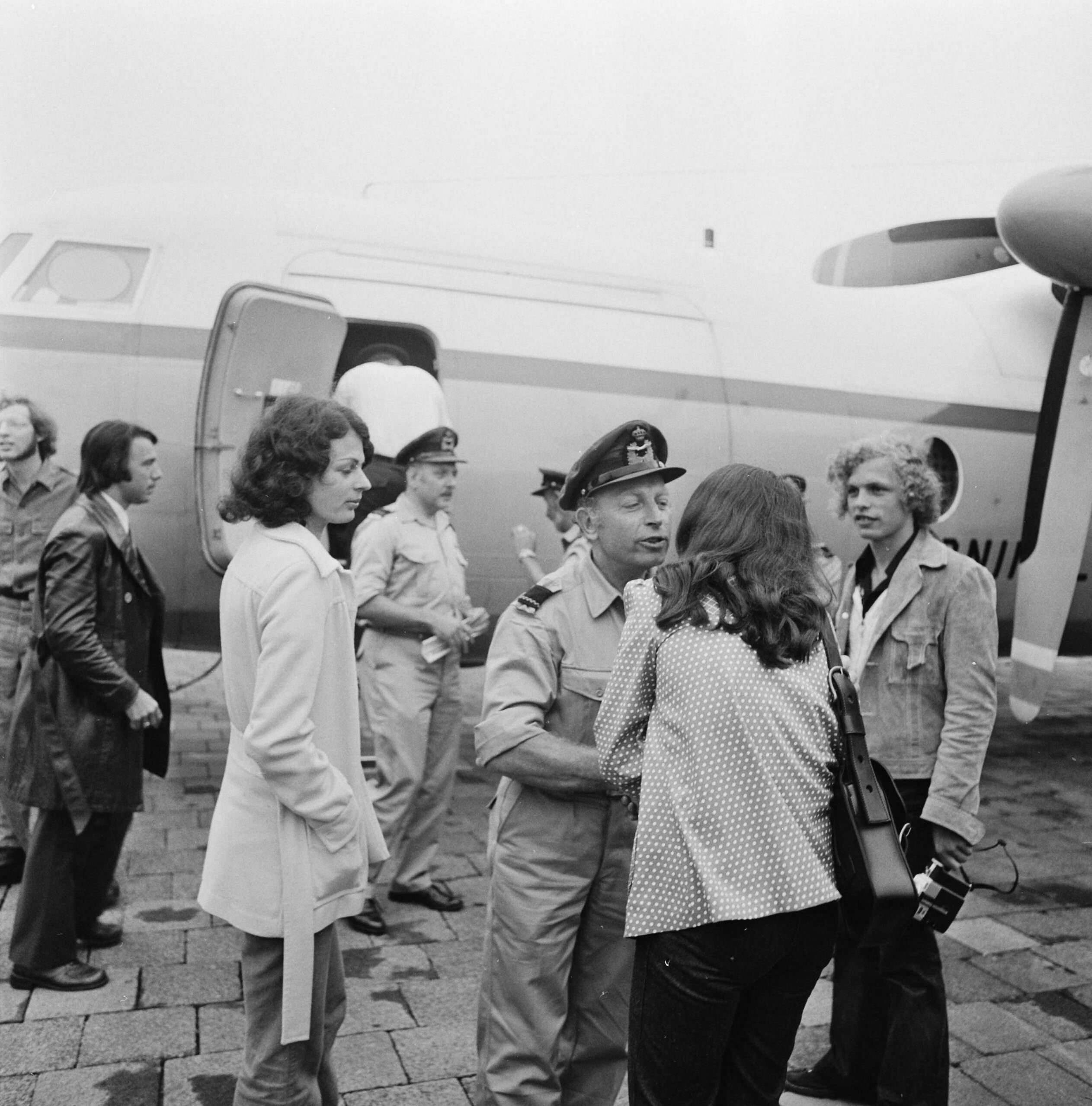 Fotocollectie Anefo — Fokker Friendship vertrekt van Soesterberg naar Dakar om hulp te bieden bij vervoer van hulpgoederen in zgn. Sahel-landen — Foto: Mieremet, Rob / Anefo. Licentie: Set B: Rechtenvrij / Publiek Domein. Bron: Nationaal Archief. http://hdl.handle.net/10648/ac3118a2-d0b4-102d-bcf8-003048976d84