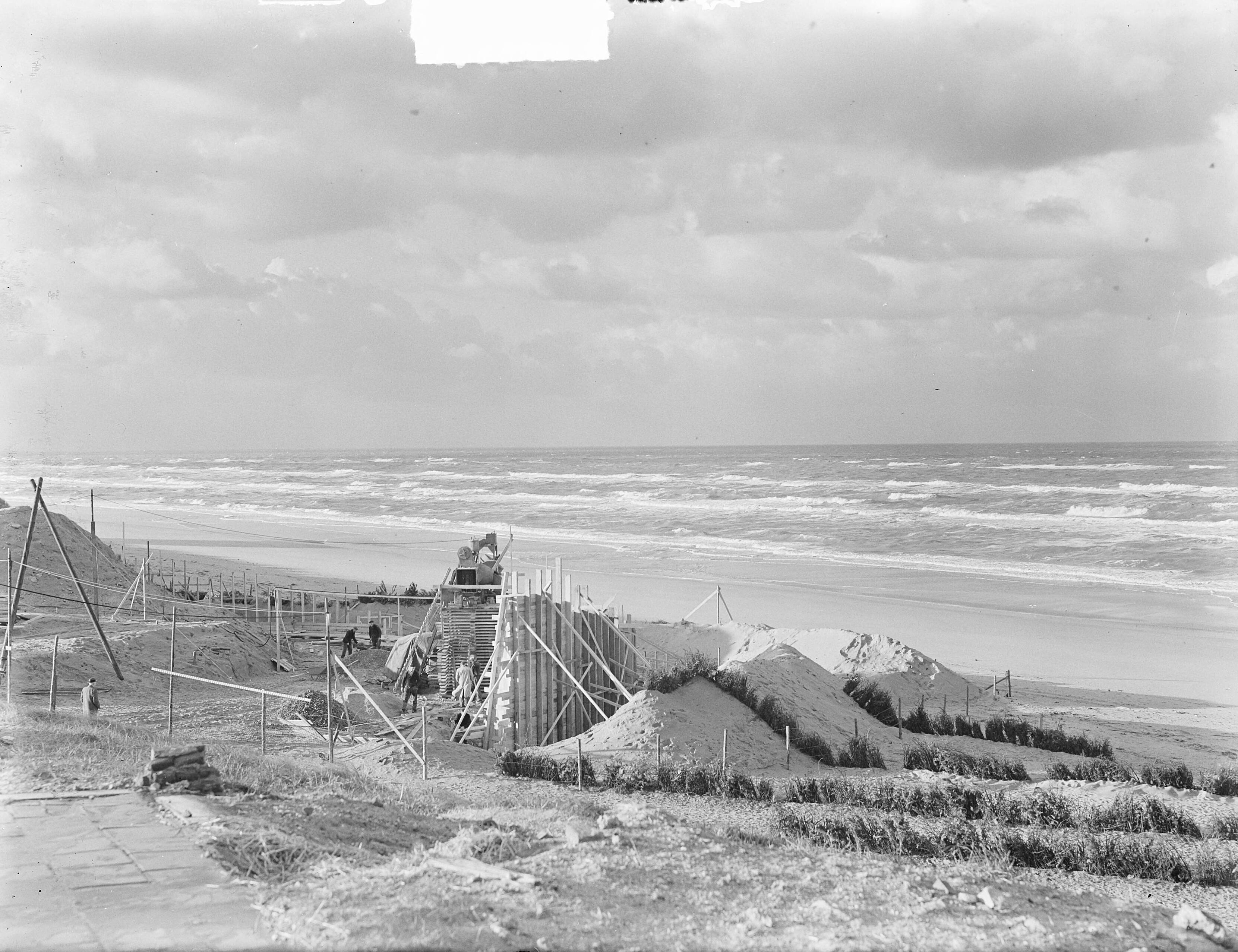 Fotocollectie Anefo — Zandvoort. Boulevard en rotonde in aanbouw — Foto: Pot, Harry / Anefo. Licentie: Set B: Rechtenvrij / Publiek Domein. Bron: Nationaal Archief. http://hdl.handle.net/10648/a8e23668-d0b4-102d-bcf8-003048976d84